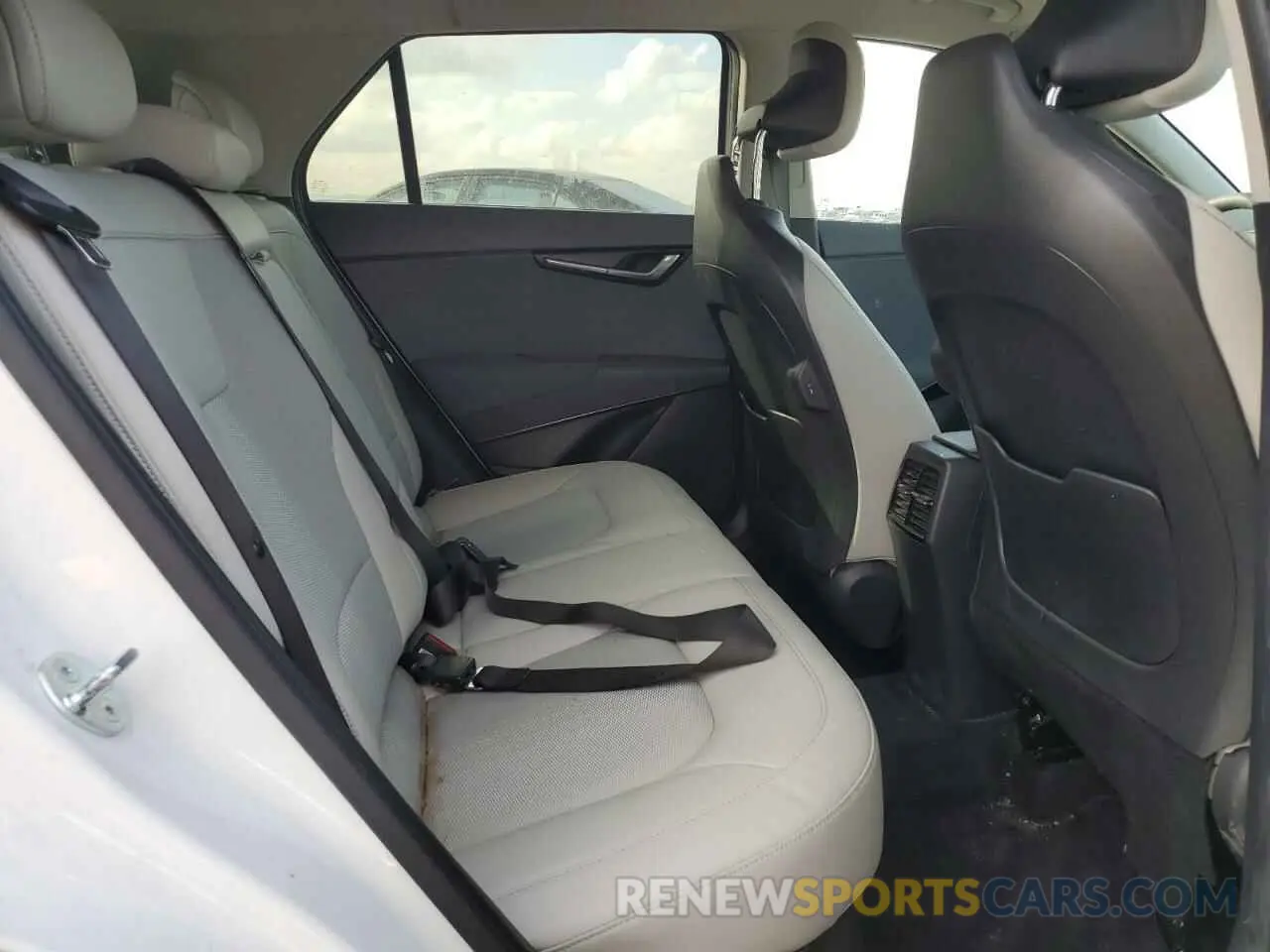 11 Photograph of a damaged car KNDCR3LE0P5076469 KIA NIRO 2023