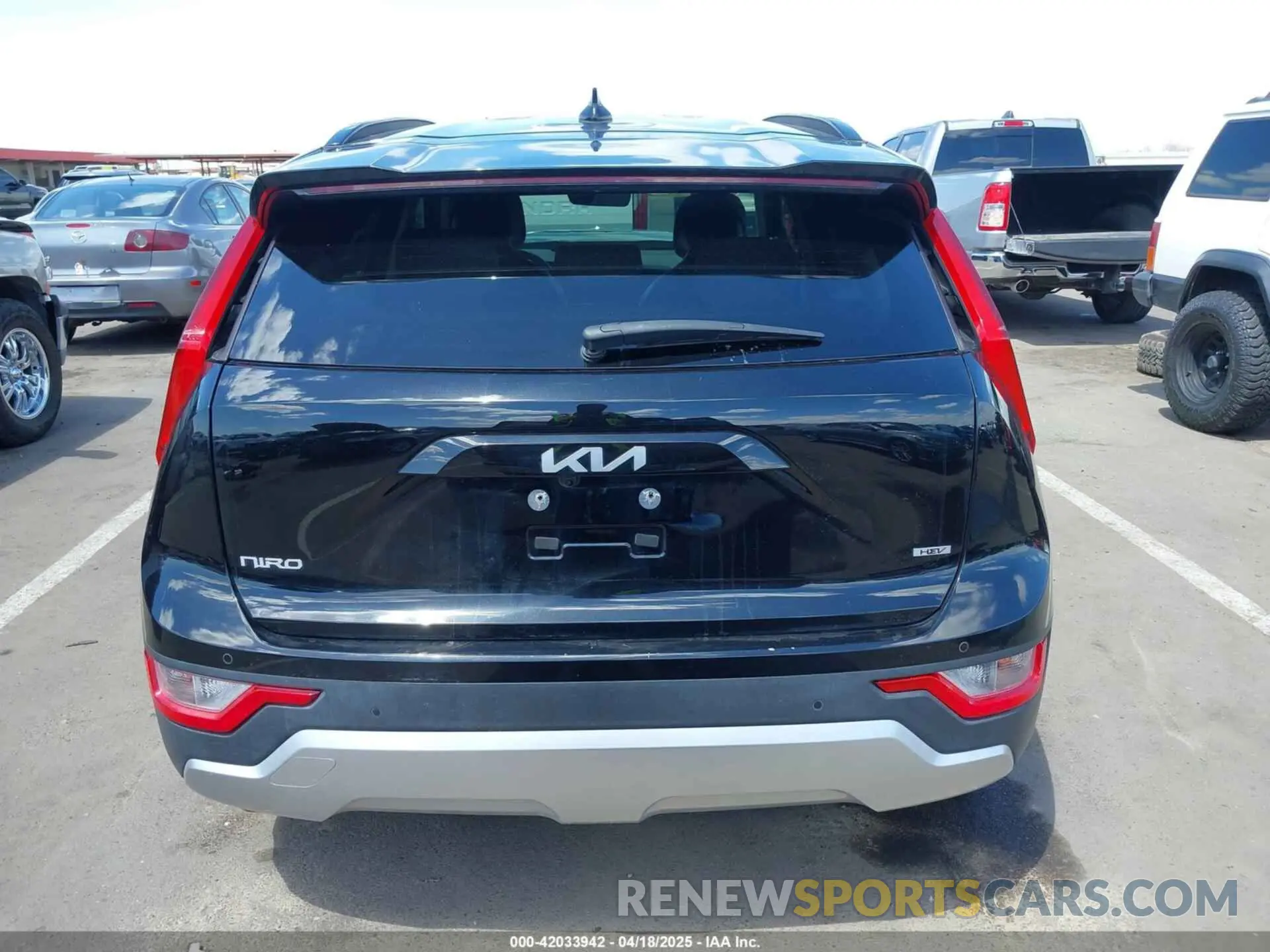 16 Photograph of a damaged car KNDCR3LE1P5100018 KIA NIRO 2023
