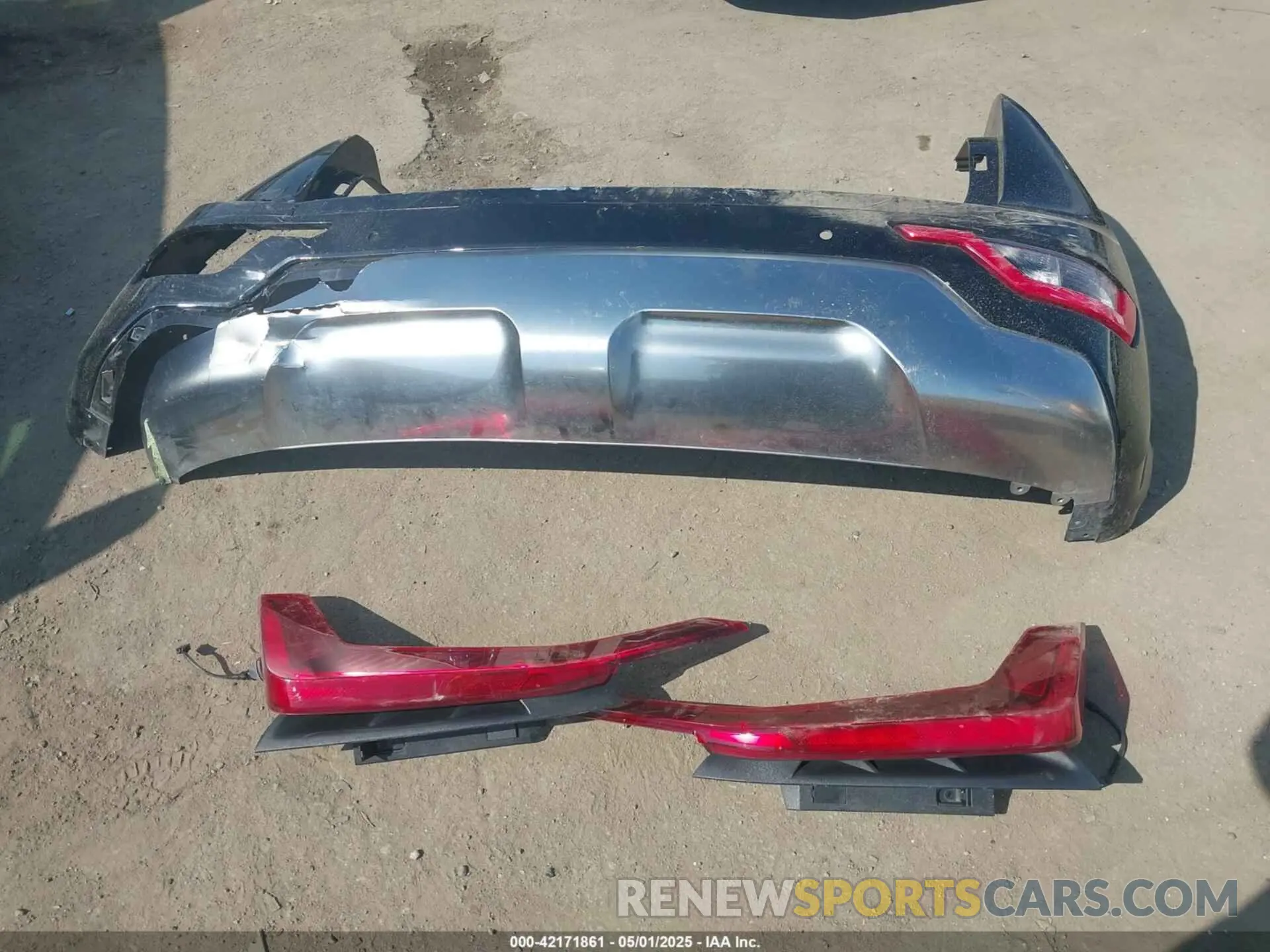 12 Photograph of a damaged car KNDCR3LE2P5037544 KIA NIRO 2023