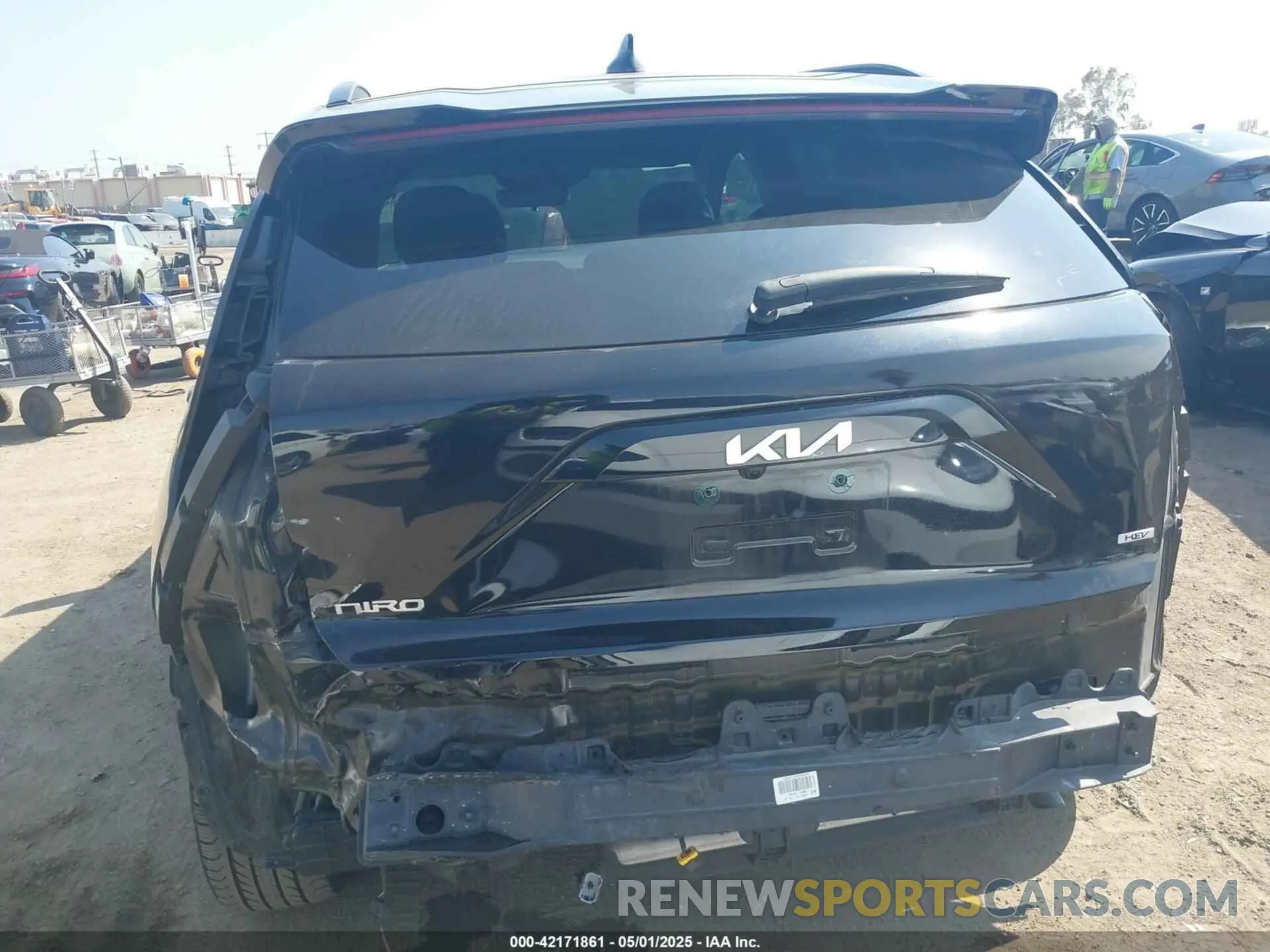 17 Photograph of a damaged car KNDCR3LE2P5037544 KIA NIRO 2023