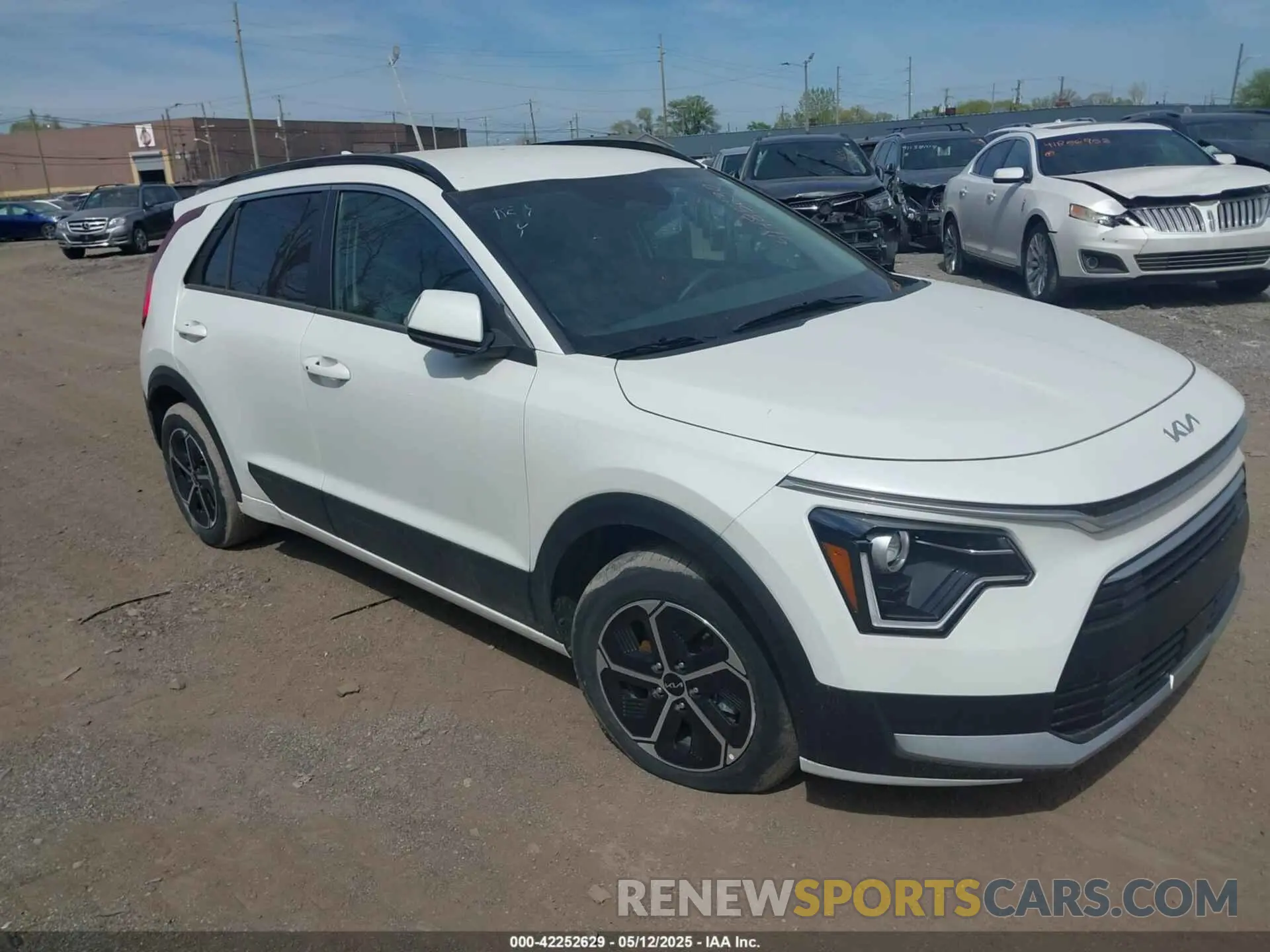 1 Photograph of a damaged car KNDCR3LE2P5057793 KIA NIRO 2023