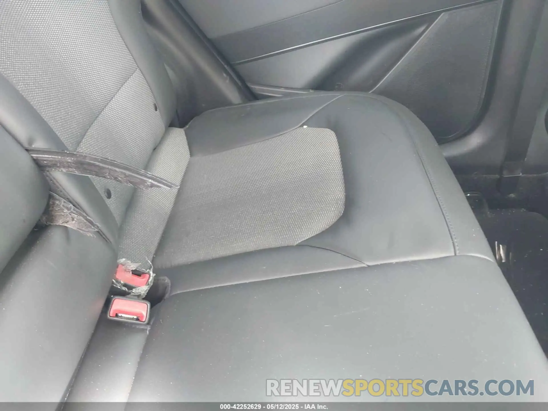 8 Photograph of a damaged car KNDCR3LE2P5057793 KIA NIRO 2023