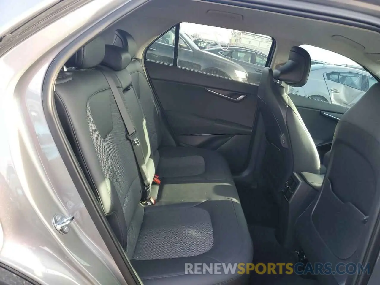 10 Photograph of a damaged car KNDCR3LE2P5097078 KIA NIRO 2023