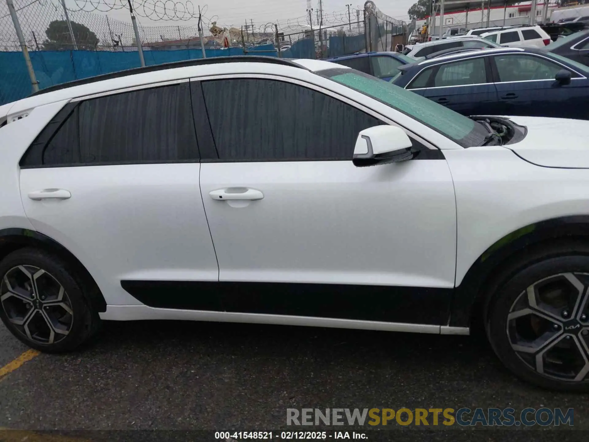 14 Photograph of a damaged car KNDCR3LE5P5033858 KIA NIRO 2023