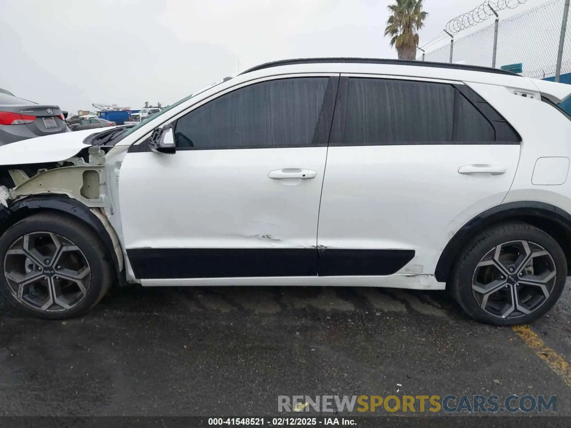 15 Photograph of a damaged car KNDCR3LE5P5033858 KIA NIRO 2023