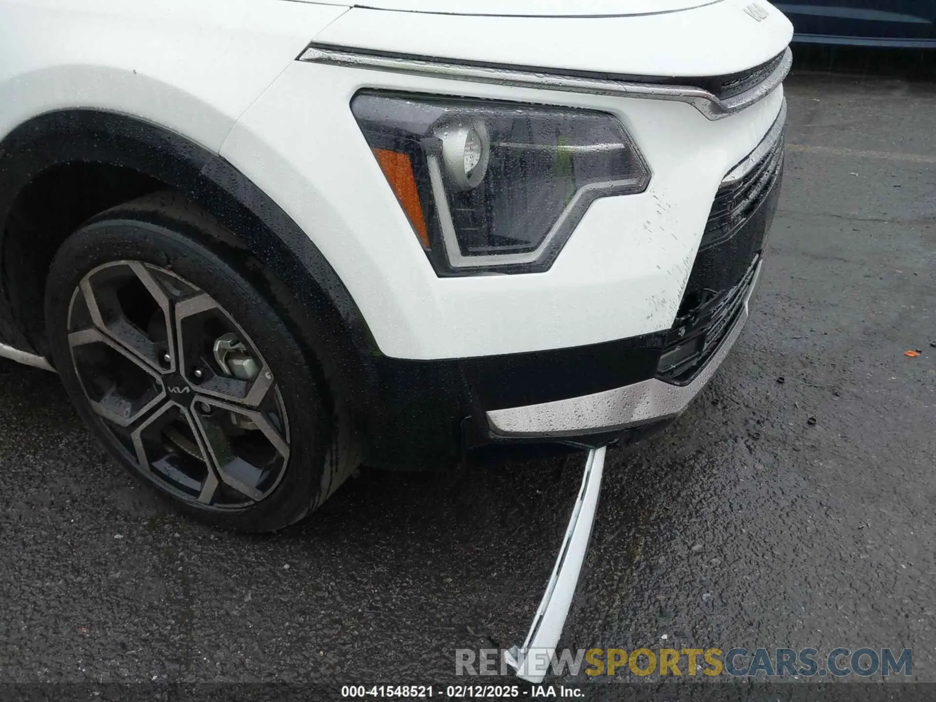 19 Photograph of a damaged car KNDCR3LE5P5033858 KIA NIRO 2023