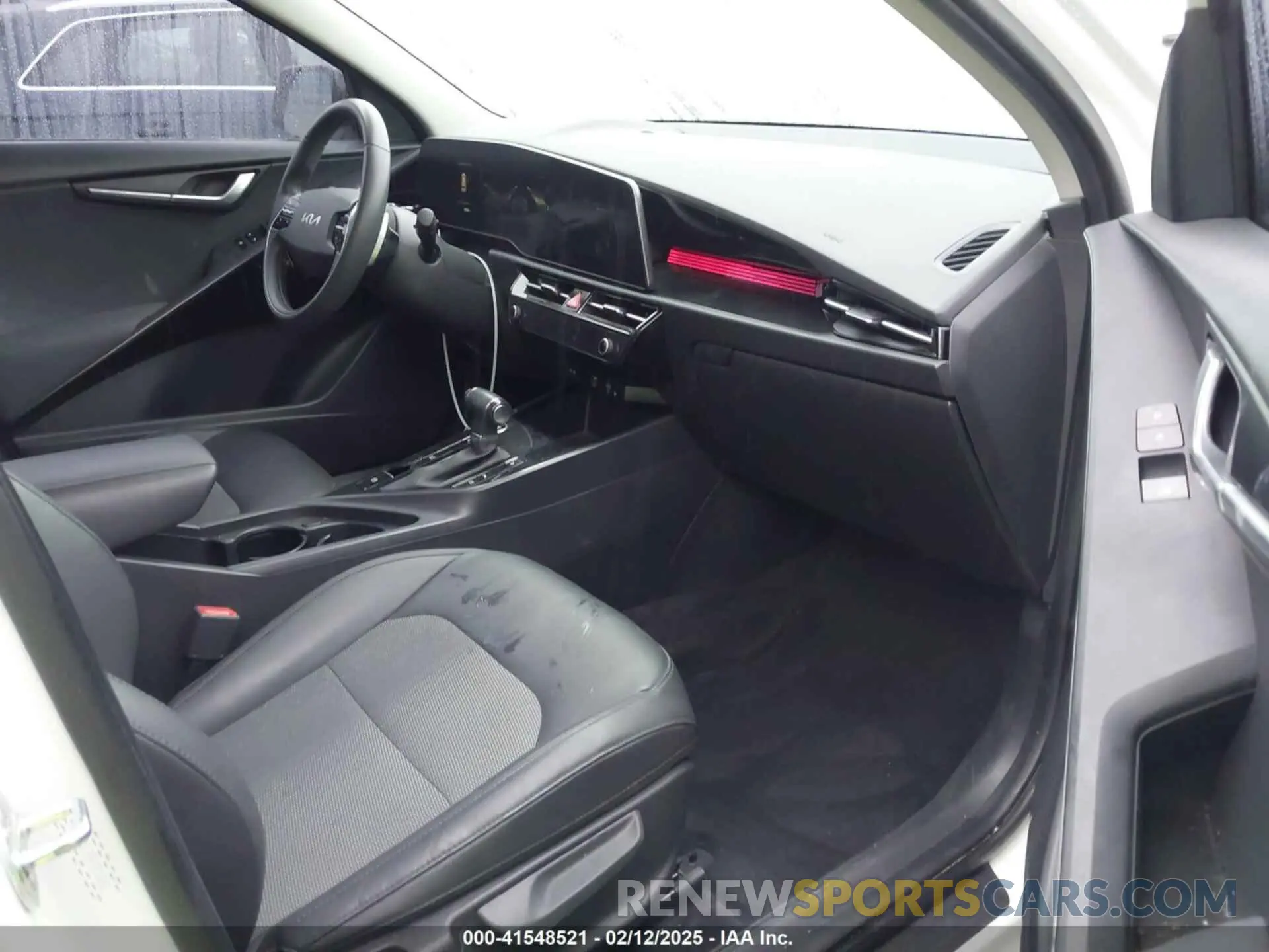 5 Photograph of a damaged car KNDCR3LE5P5033858 KIA NIRO 2023