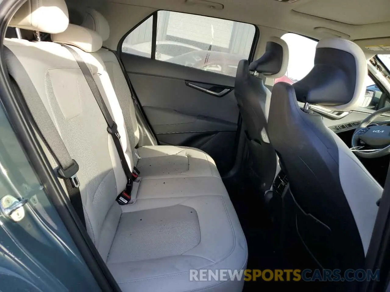10 Photograph of a damaged car KNDCR3LE6P5056162 KIA NIRO 2023