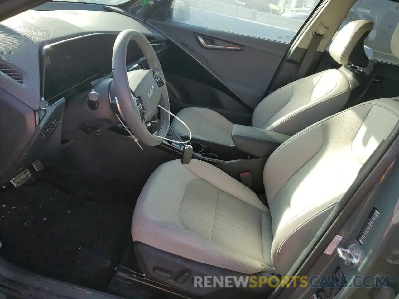 7 Photograph of a damaged car KNDCR3LE6P5056162 KIA NIRO 2023