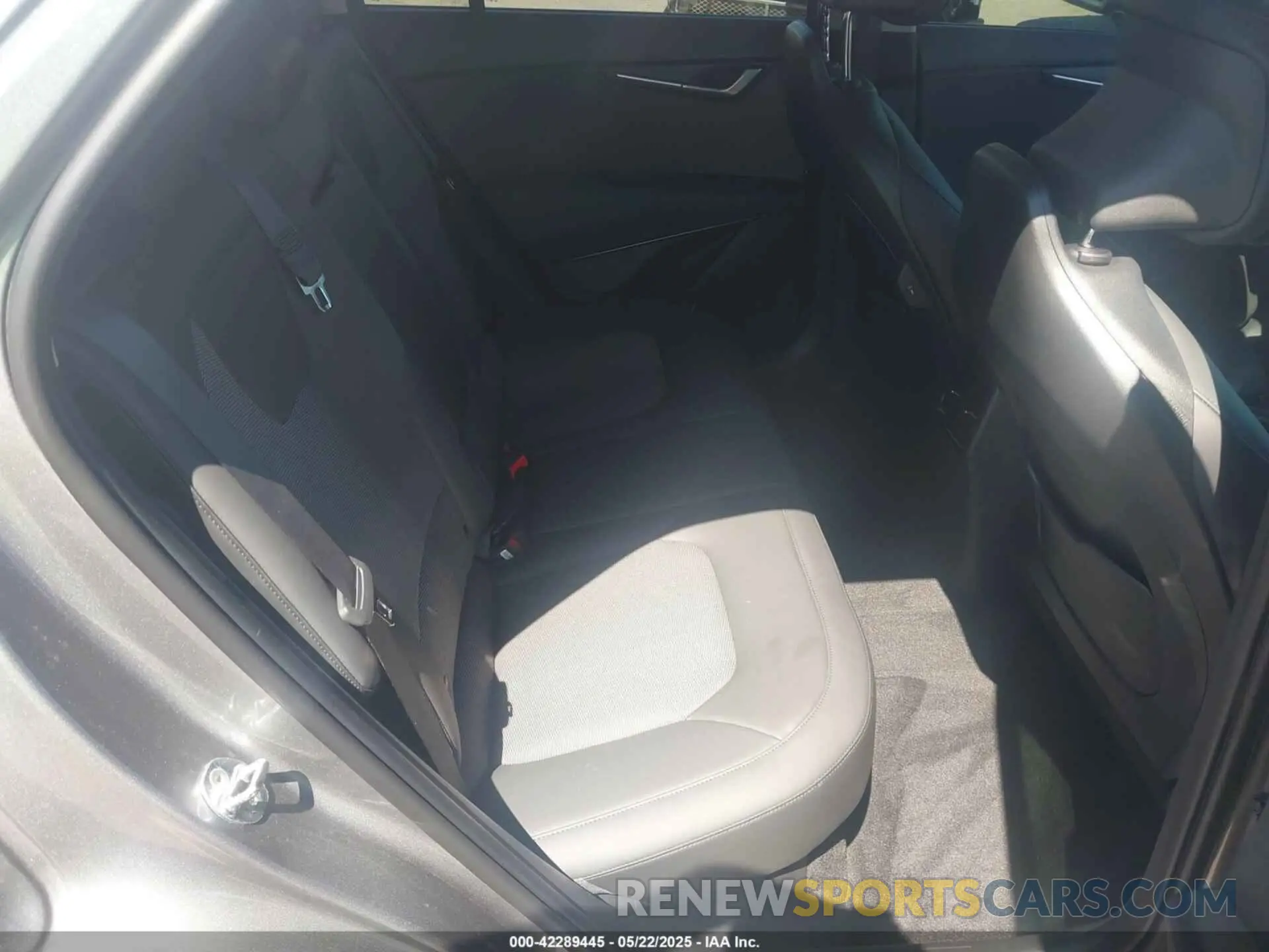 8 Photograph of a damaged car KNDCR3LE7P5058017 KIA NIRO 2023