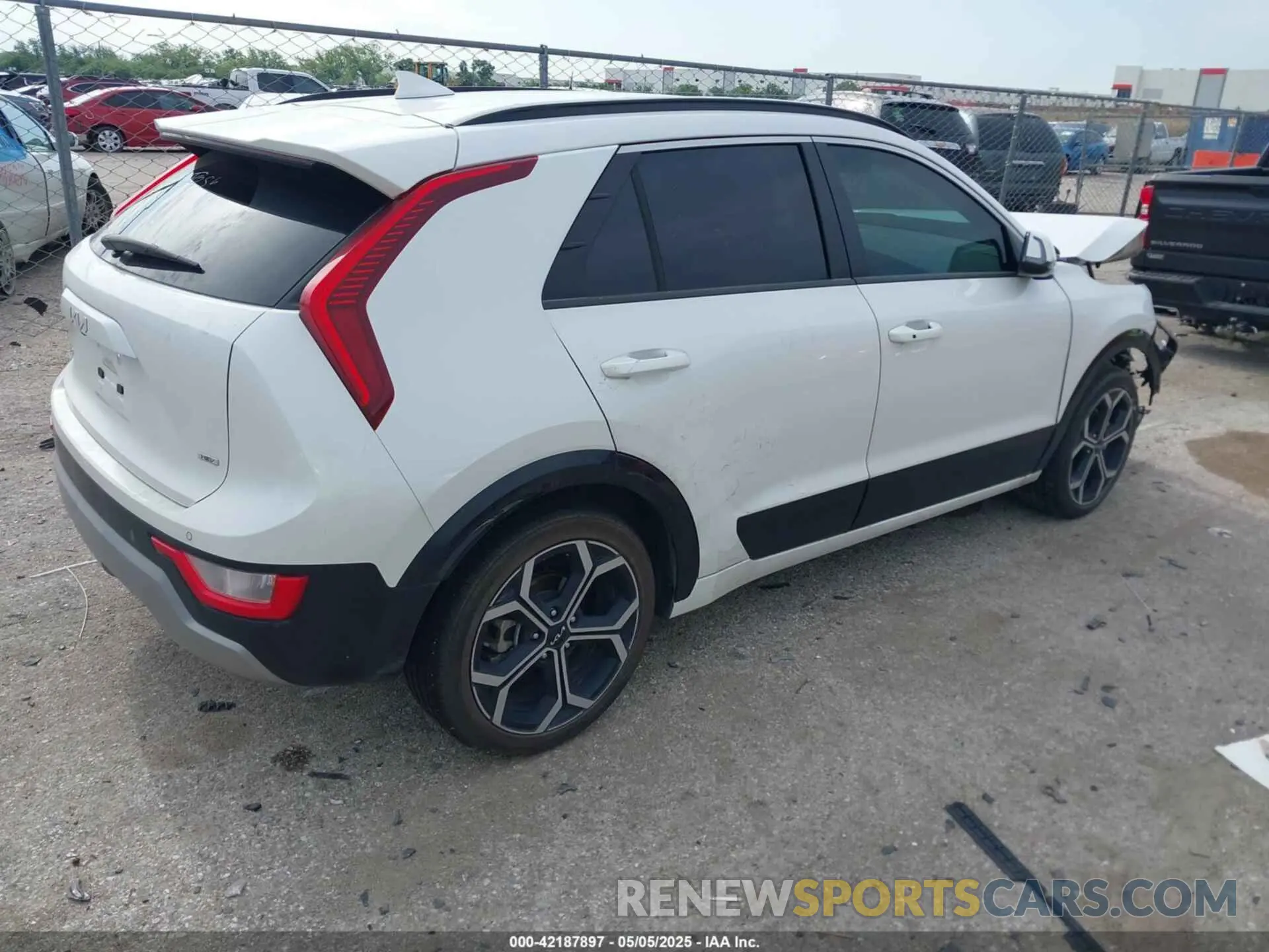 4 Фотография поврежденного автомобиля KNDCR3LE7P5060883 KIA NIRO 2023