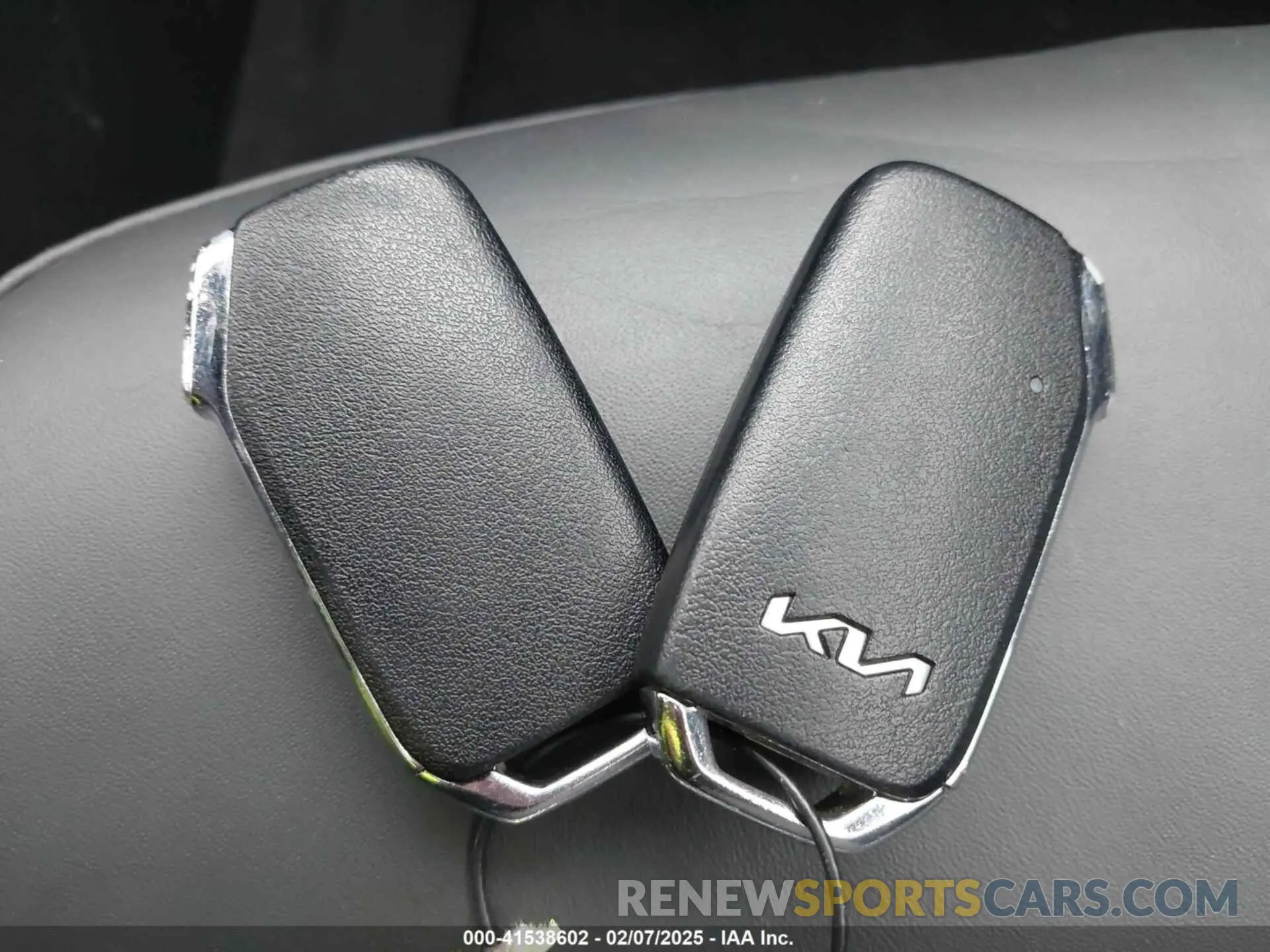 11 Фотография поврежденного автомобиля KNDCR3LE8P5040383 KIA NIRO 2023