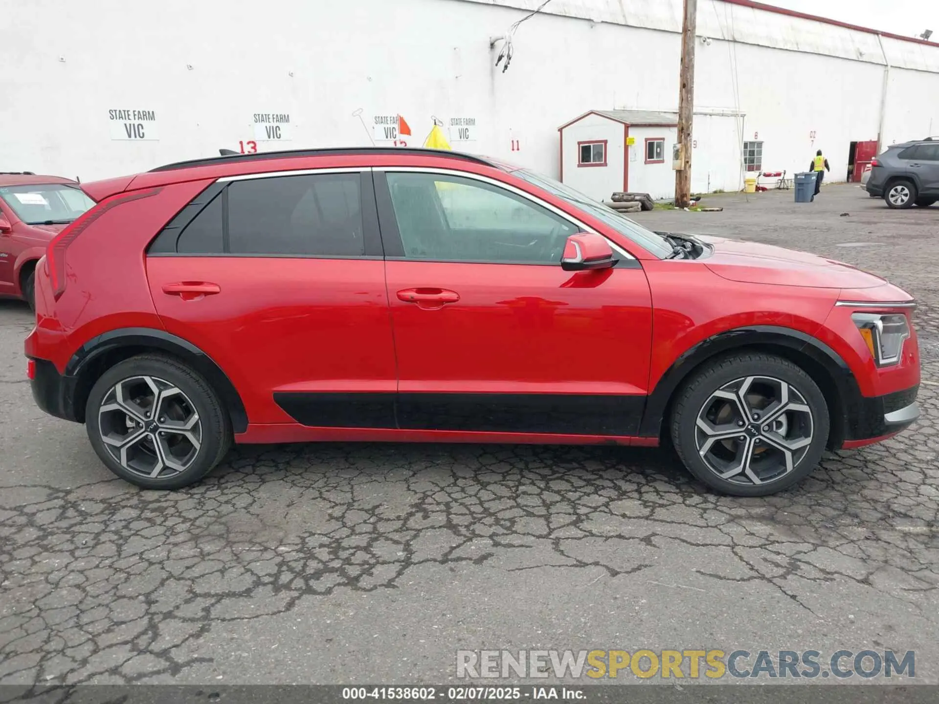 13 Фотография поврежденного автомобиля KNDCR3LE8P5040383 KIA NIRO 2023