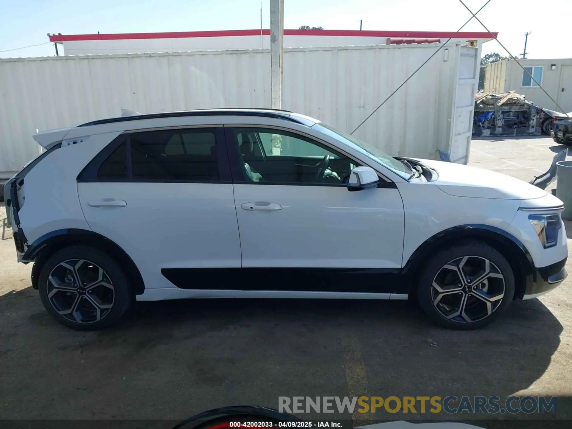 14 Photograph of a damaged car KNDCR3LEXP5043592 KIA NIRO 2023
