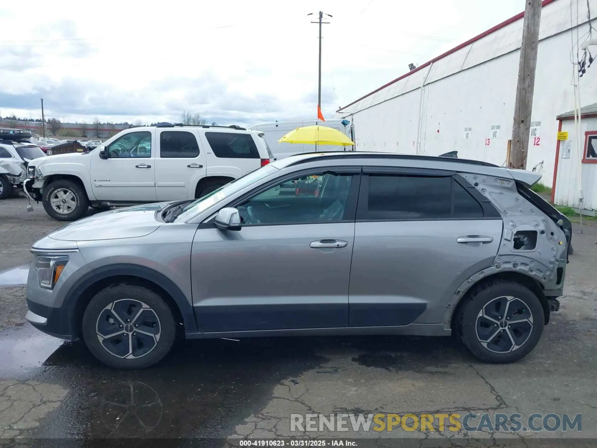 15 Photograph of a damaged car KNDCR3LEXP5083347 KIA NIRO 2023