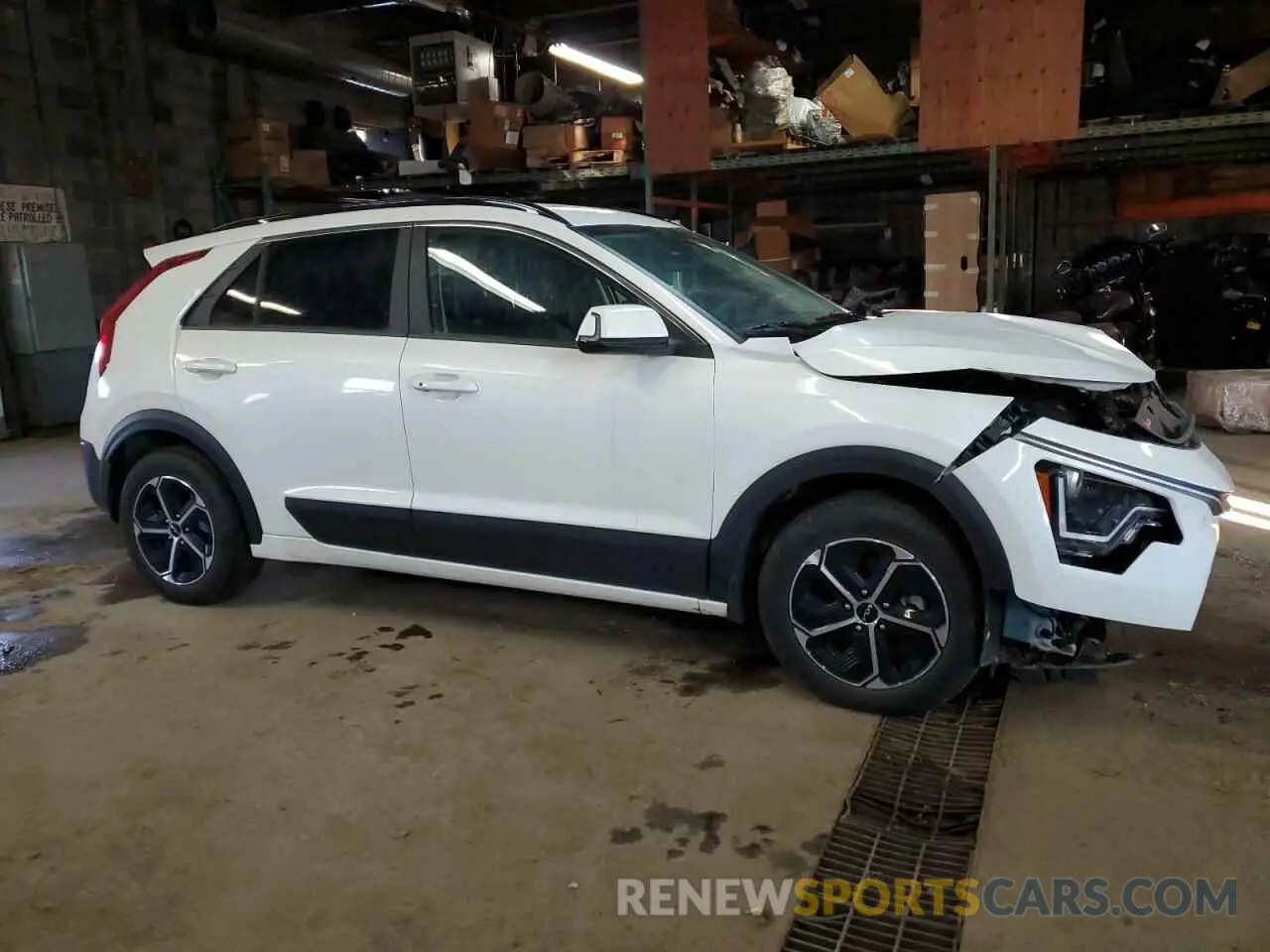 4 Photograph of a damaged car KNDCS3LF7P5113109 KIA NIRO 2023