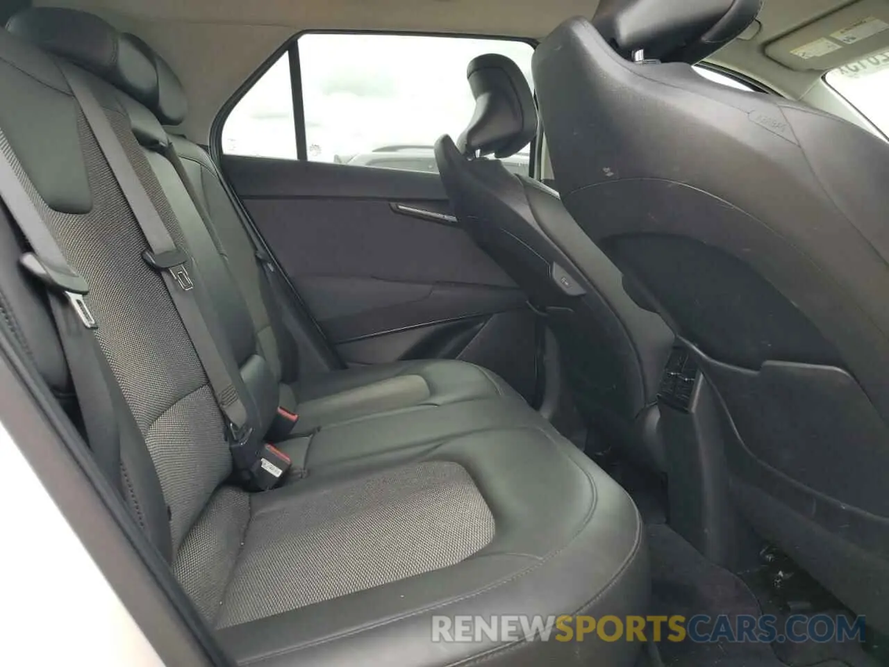 10 Photograph of a damaged car KNDCS3LFXP5054752 KIA NIRO 2023