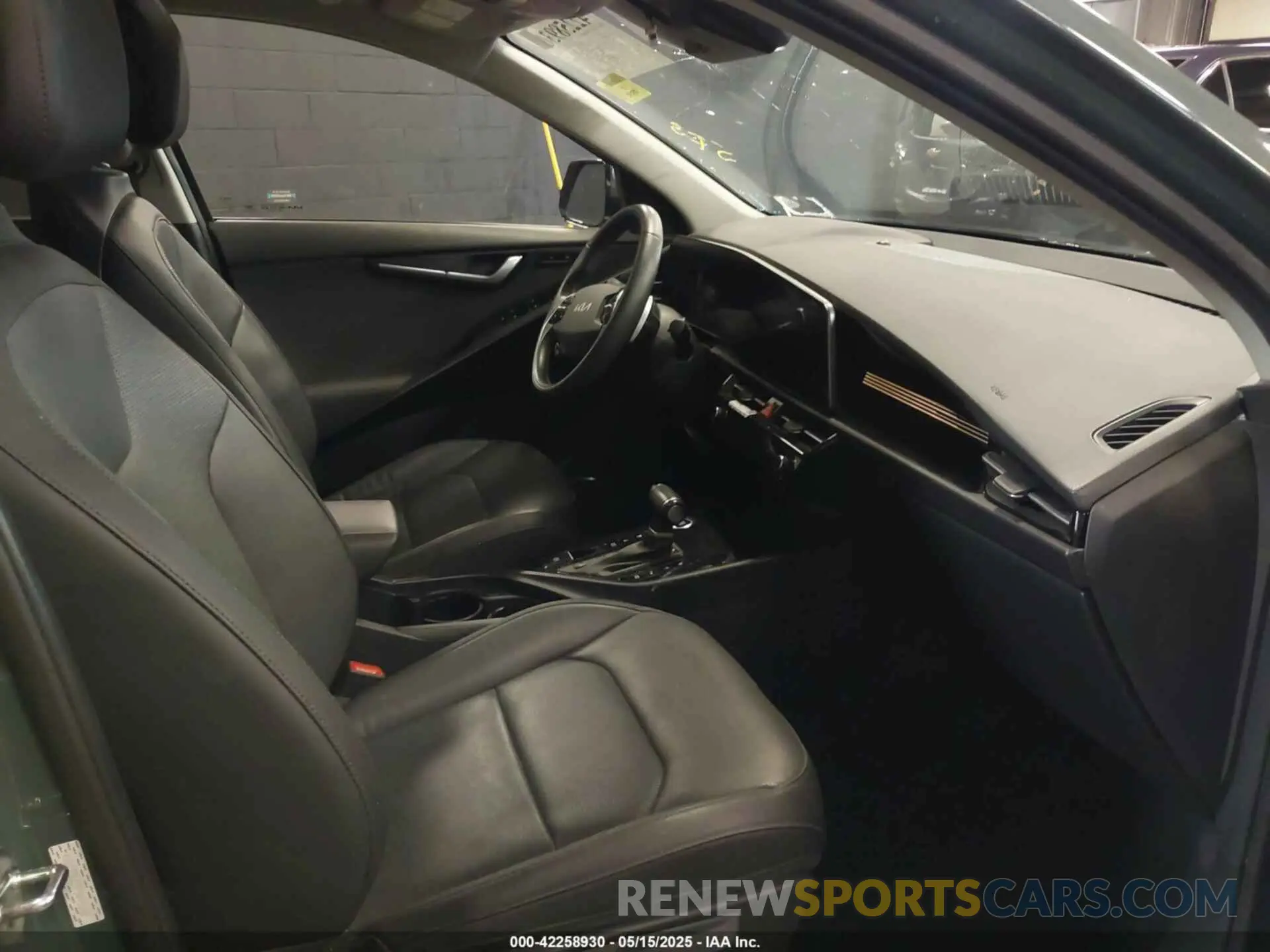 5 Photograph of a damaged car KNDCT3LE9P5045660 KIA NIRO 2023
