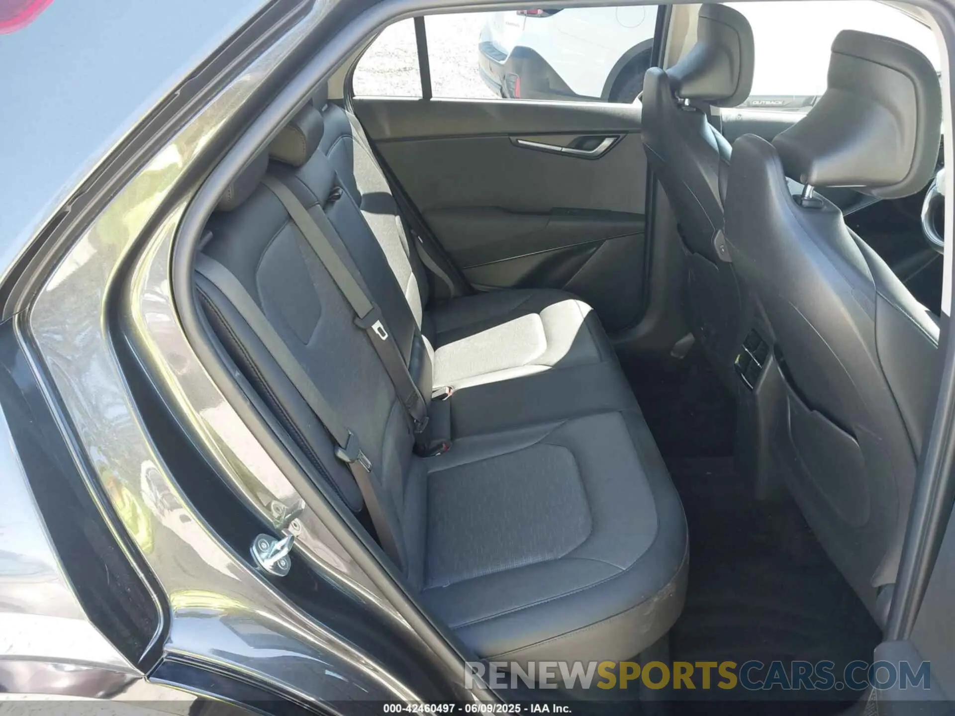 8 Photograph of a damaged car KNDCT3LEXP5084872 KIA NIRO 2023