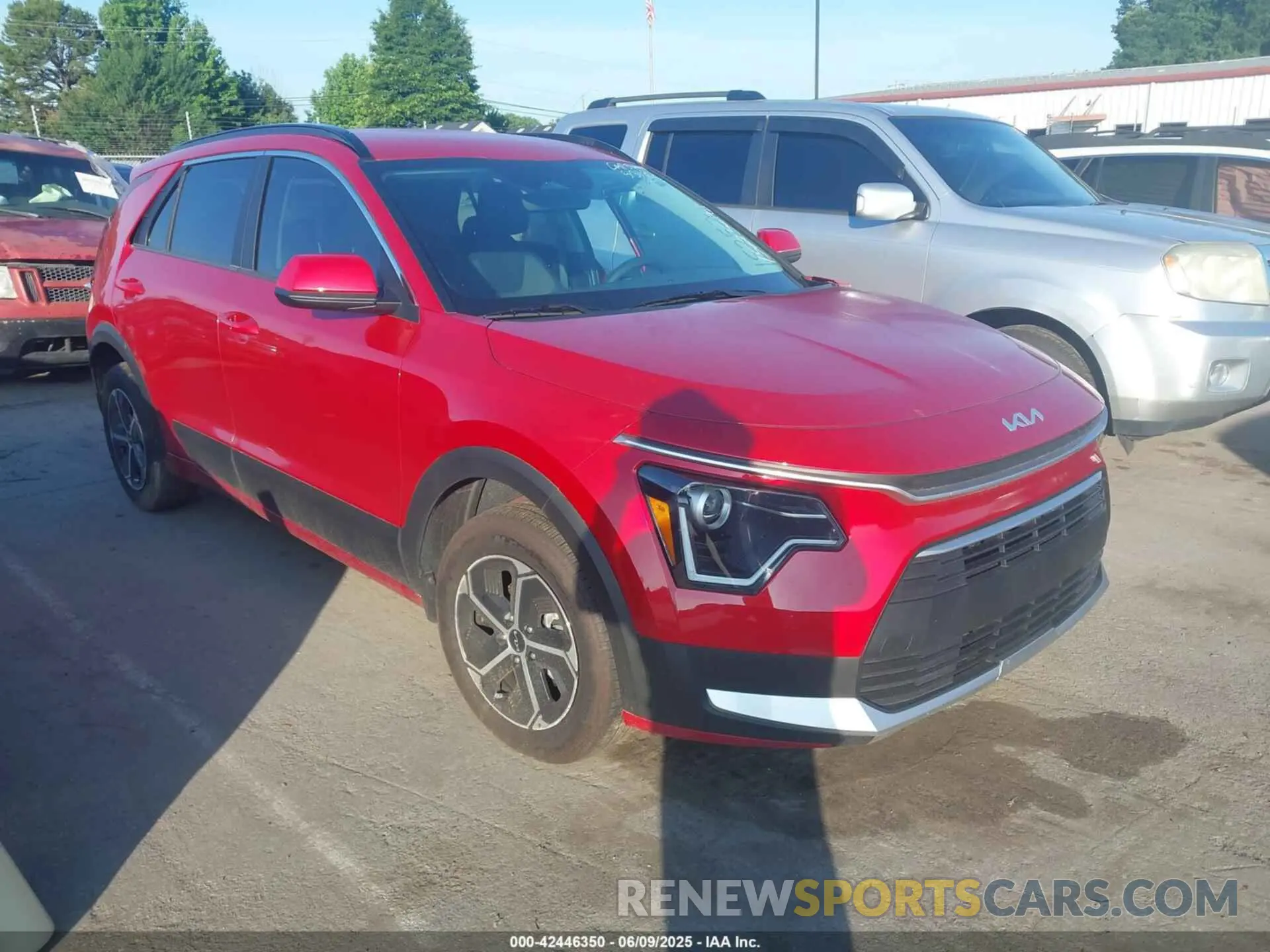 1 Photograph of a damaged car KNDCP3LE4R5152526 KIA NIRO 2024