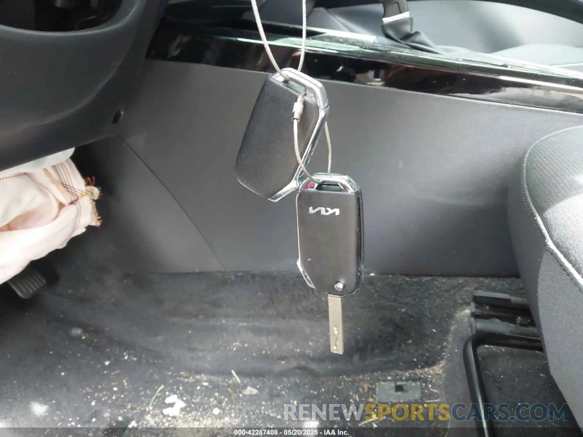 11 Photograph of a damaged car KNDCP3LE7R5133632 KIA NIRO 2024