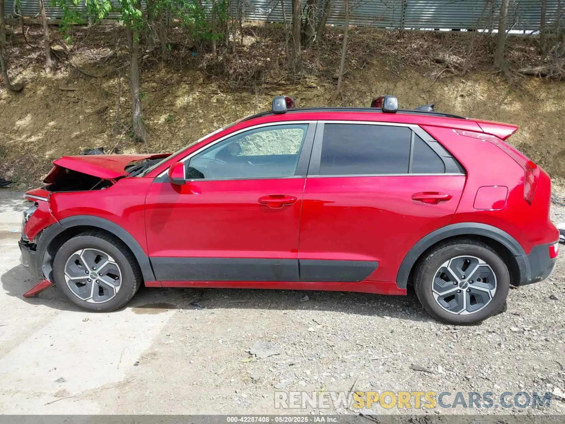 14 Photograph of a damaged car KNDCP3LE7R5133632 KIA NIRO 2024