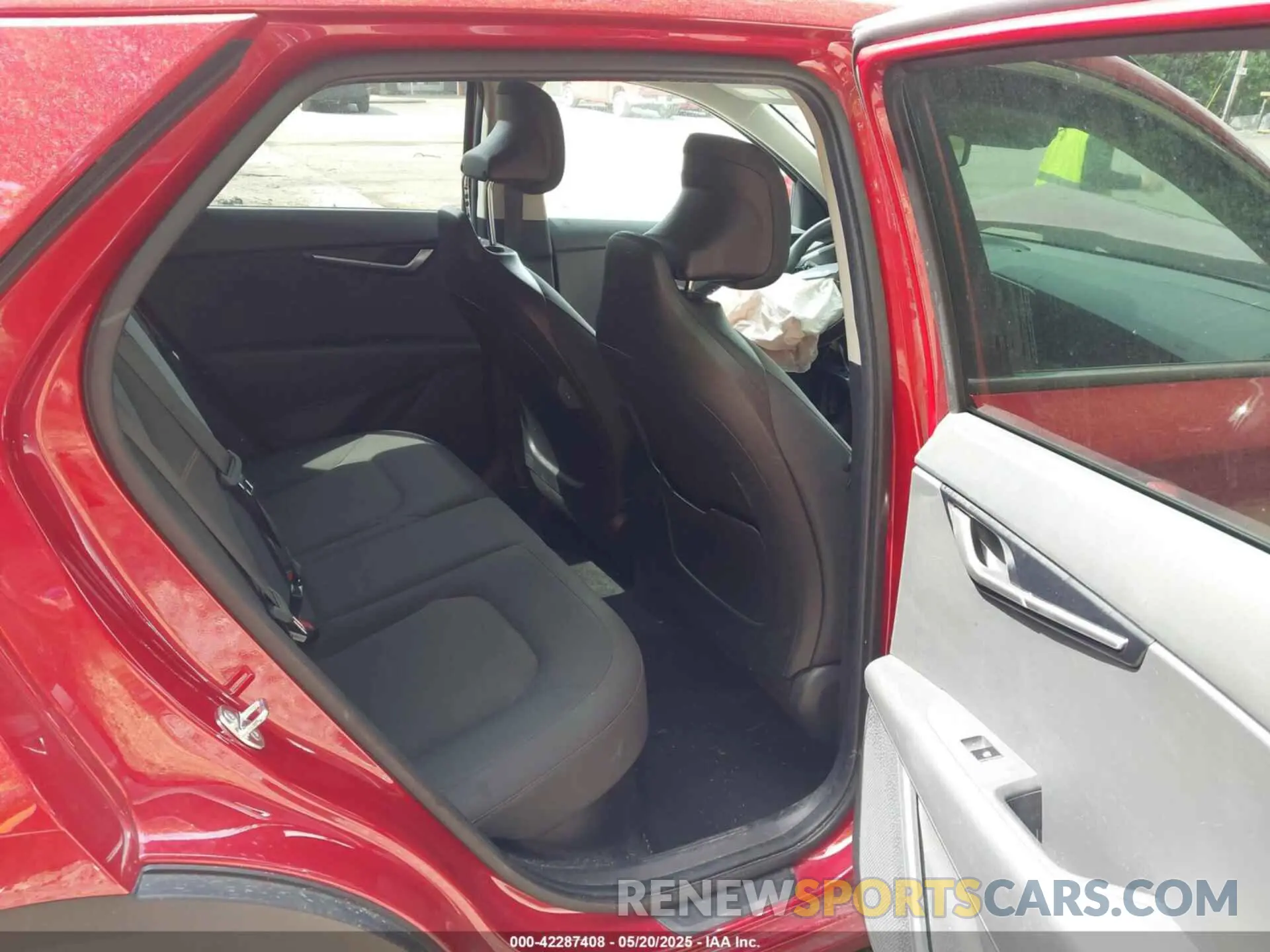 8 Photograph of a damaged car KNDCP3LE7R5133632 KIA NIRO 2024