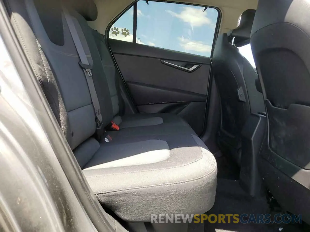 11 Photograph of a damaged car KNDCP3LE9R5121630 KIA NIRO 2024