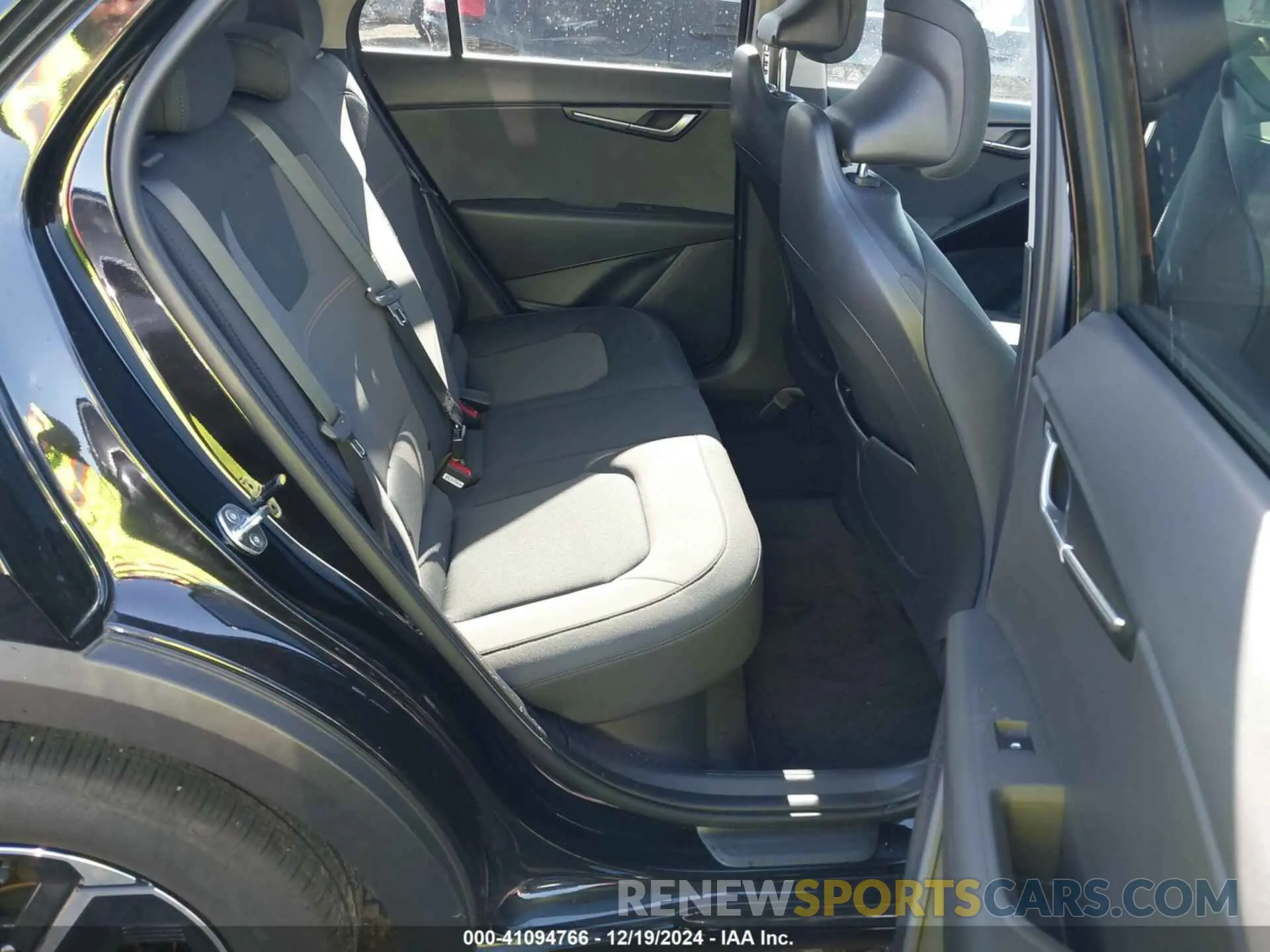8 Photograph of a damaged car KNDCP3LEXR5152028 KIA NIRO 2024