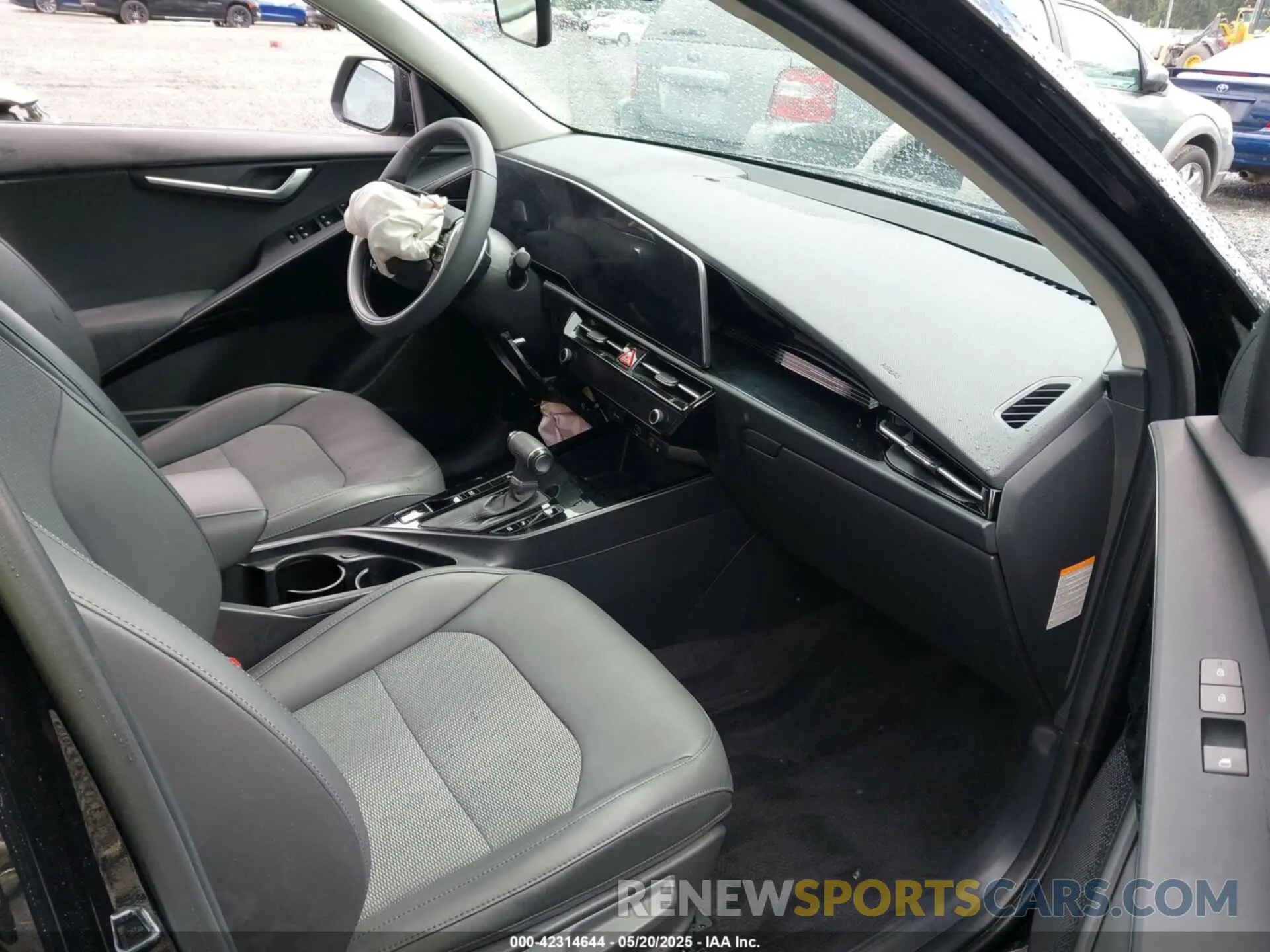 5 Photograph of a damaged car KNDCR3LE0R5144708 KIA NIRO 2024