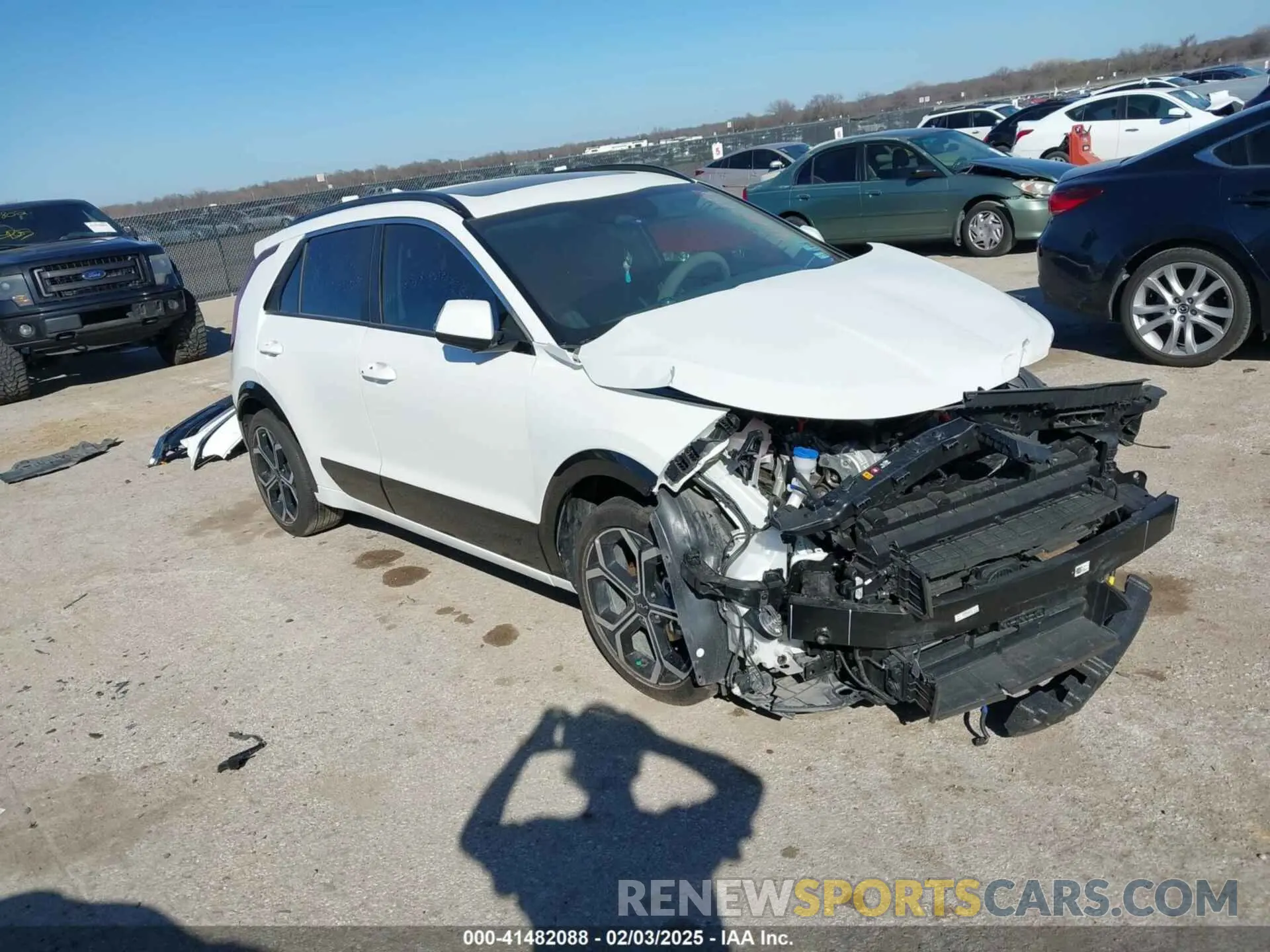1 Photograph of a damaged car KNDCR3LE0R5146510 KIA NIRO 2024