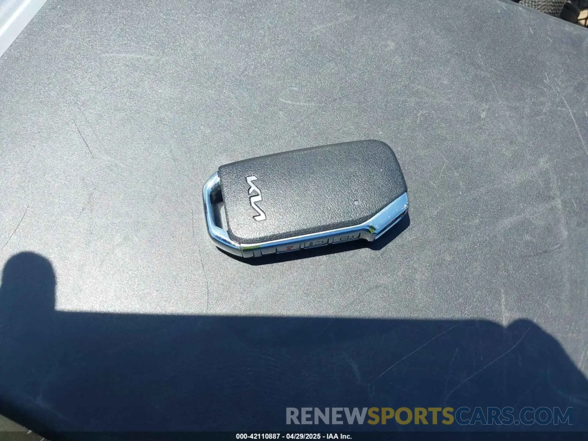 11 Photograph of a damaged car KNDCR3LE0R5192936 KIA NIRO 2024