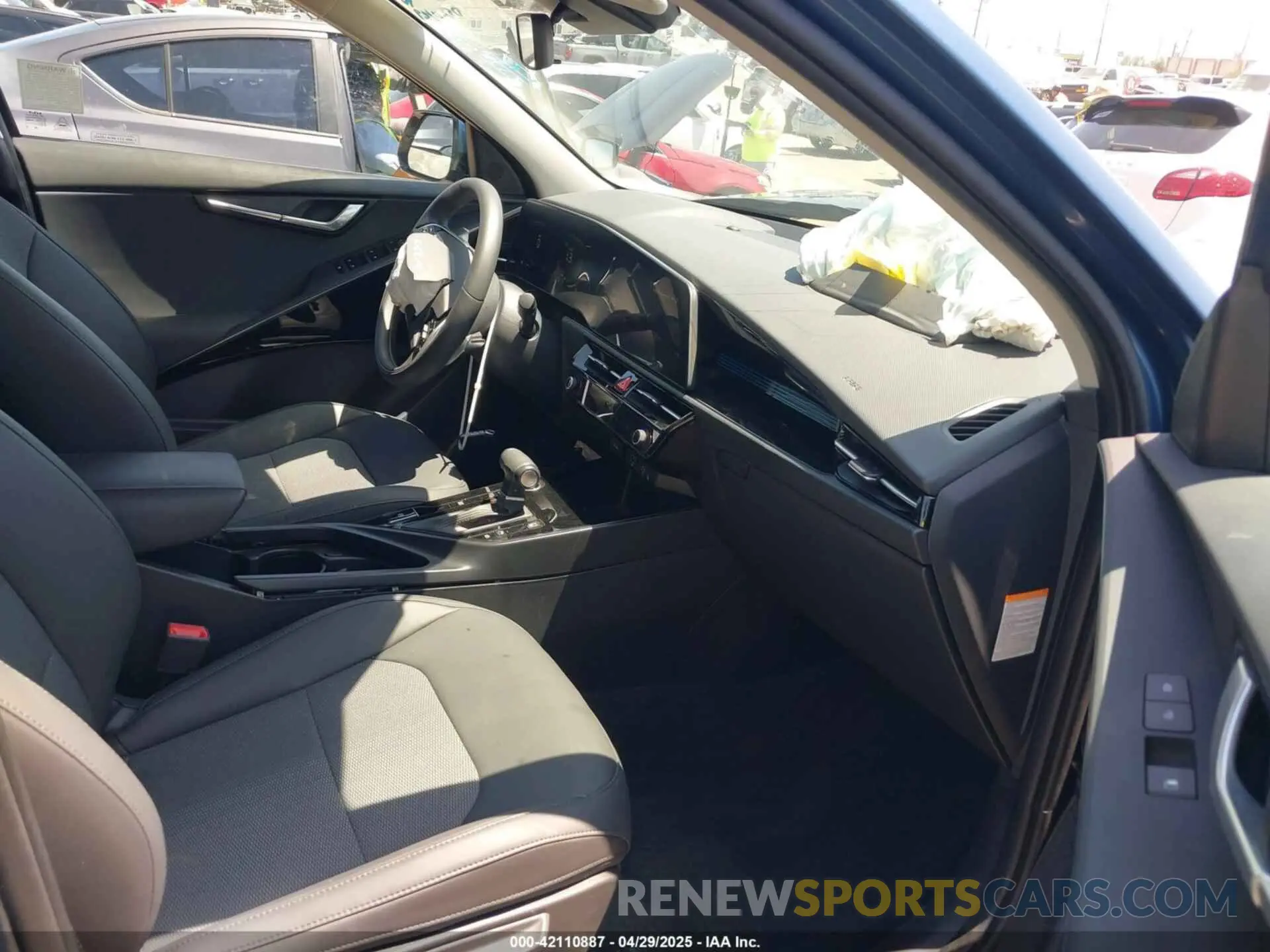 5 Photograph of a damaged car KNDCR3LE0R5192936 KIA NIRO 2024
