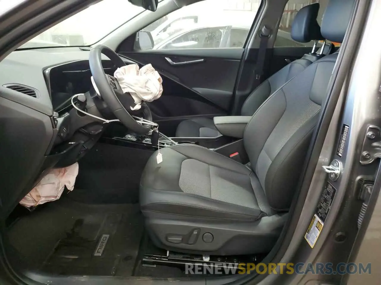 7 Photograph of a damaged car KNDCR3LE1R5164059 KIA NIRO 2024