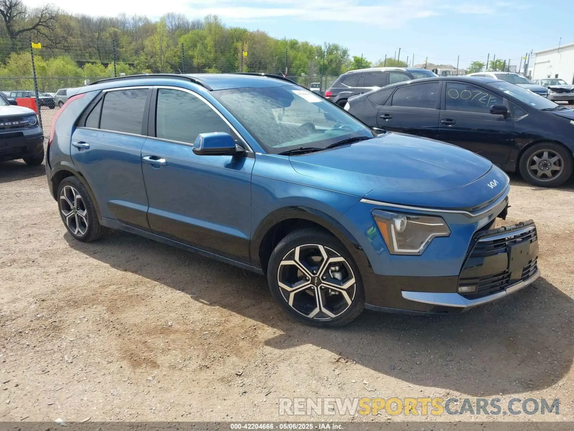 1 Photograph of a damaged car KNDCR3LE4R5149572 KIA NIRO 2024