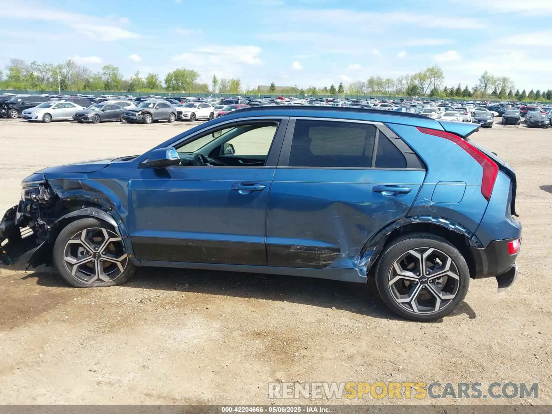 14 Photograph of a damaged car KNDCR3LE4R5149572 KIA NIRO 2024