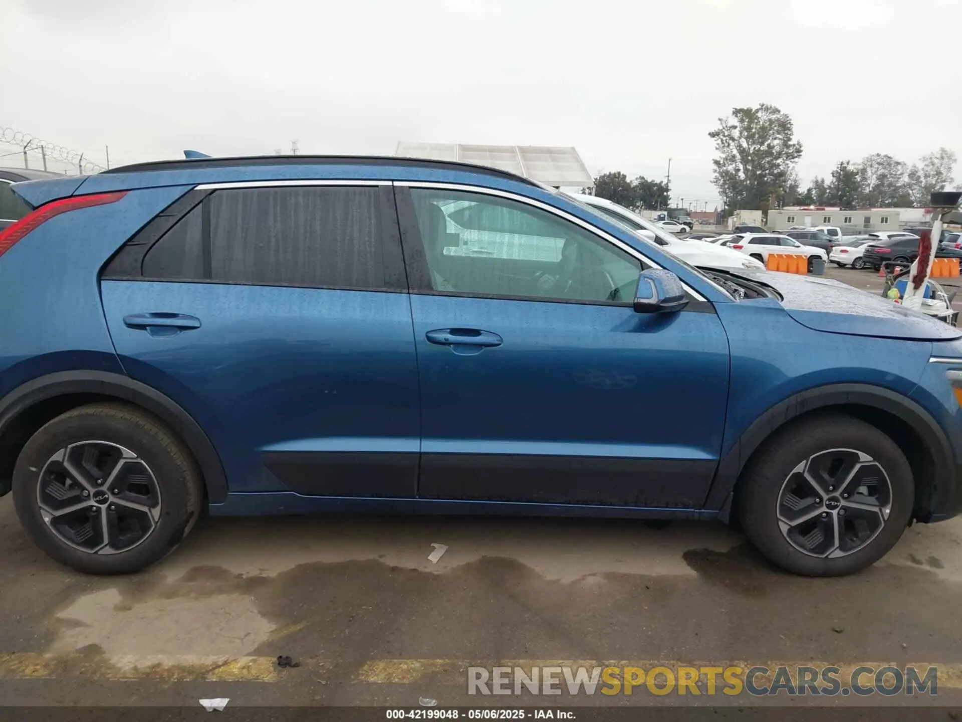14 Photograph of a damaged car KNDCR3LE7R5197096 KIA NIRO 2024