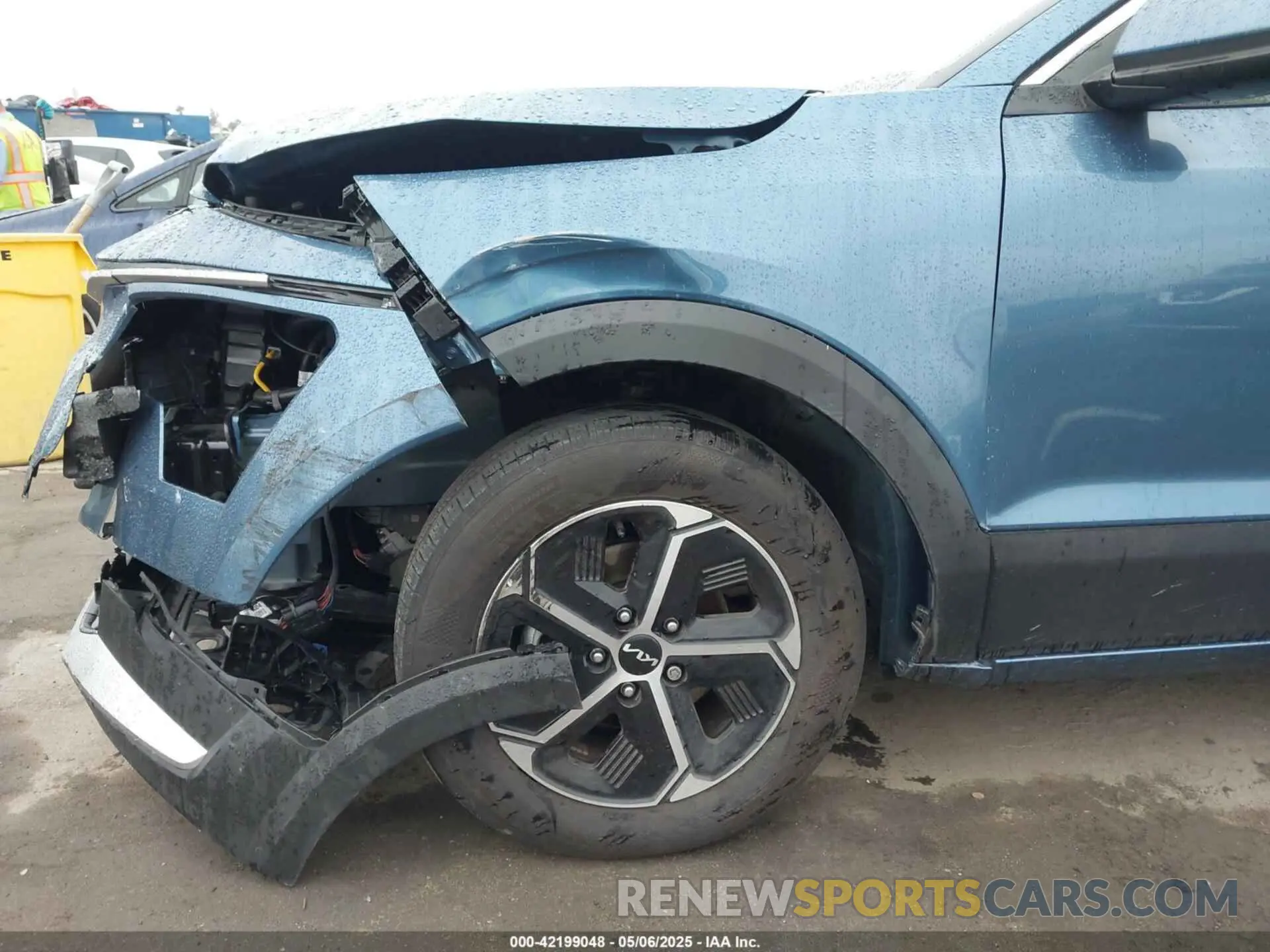 19 Photograph of a damaged car KNDCR3LE7R5197096 KIA NIRO 2024