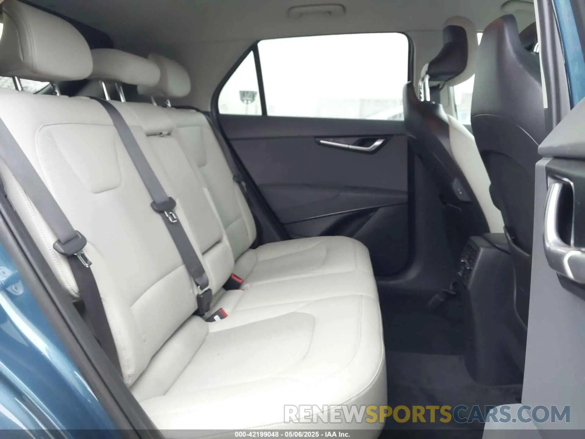 8 Photograph of a damaged car KNDCR3LE7R5197096 KIA NIRO 2024