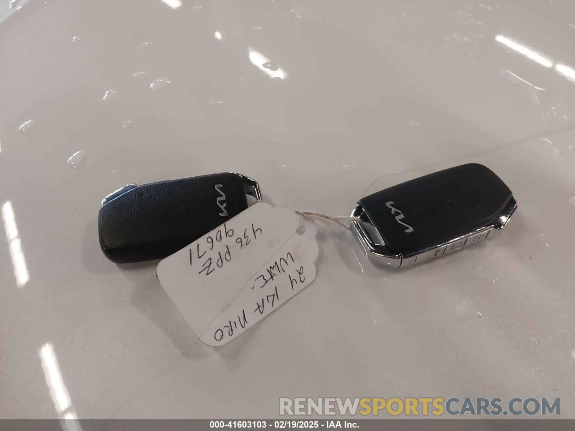 11 Фотография поврежденного автомобиля KNDCR3LE8R5127624 KIA NIRO 2024