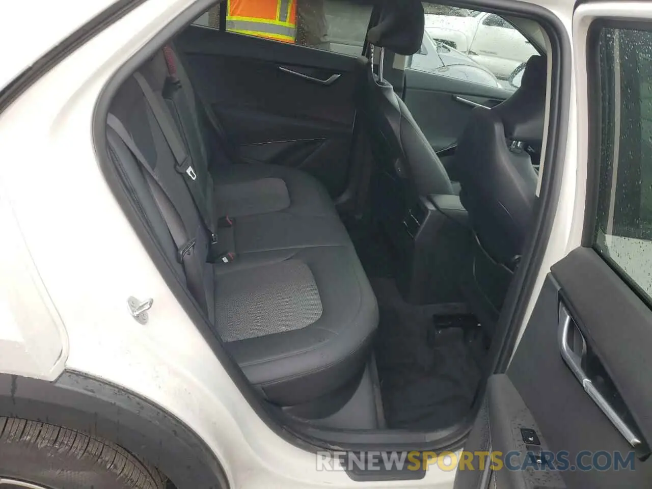 11 Photograph of a damaged car KNDCS3LF1R5173728 KIA NIRO 2024