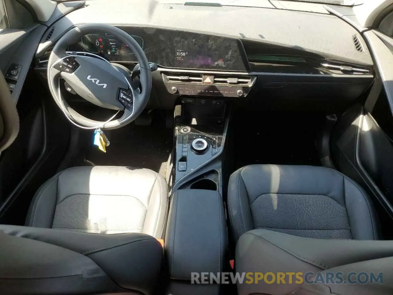 8 Photograph of a damaged car KNDCS3LF8R5138345 KIA NIRO 2024