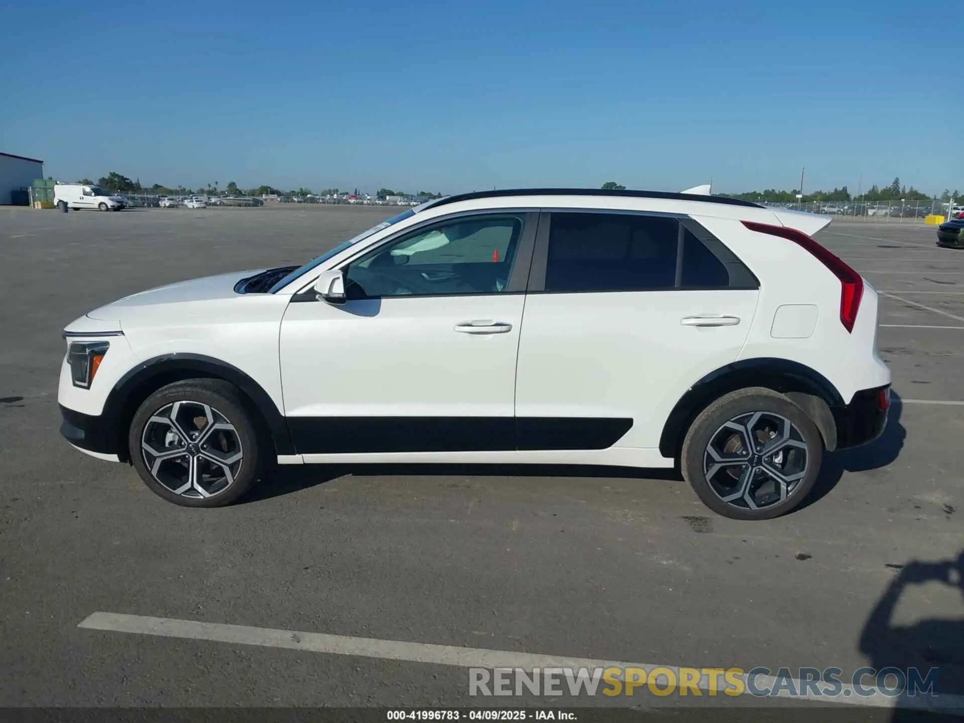 14 Фотография поврежденного автомобиля KNDCT3LE9R5122188 KIA NIRO 2024