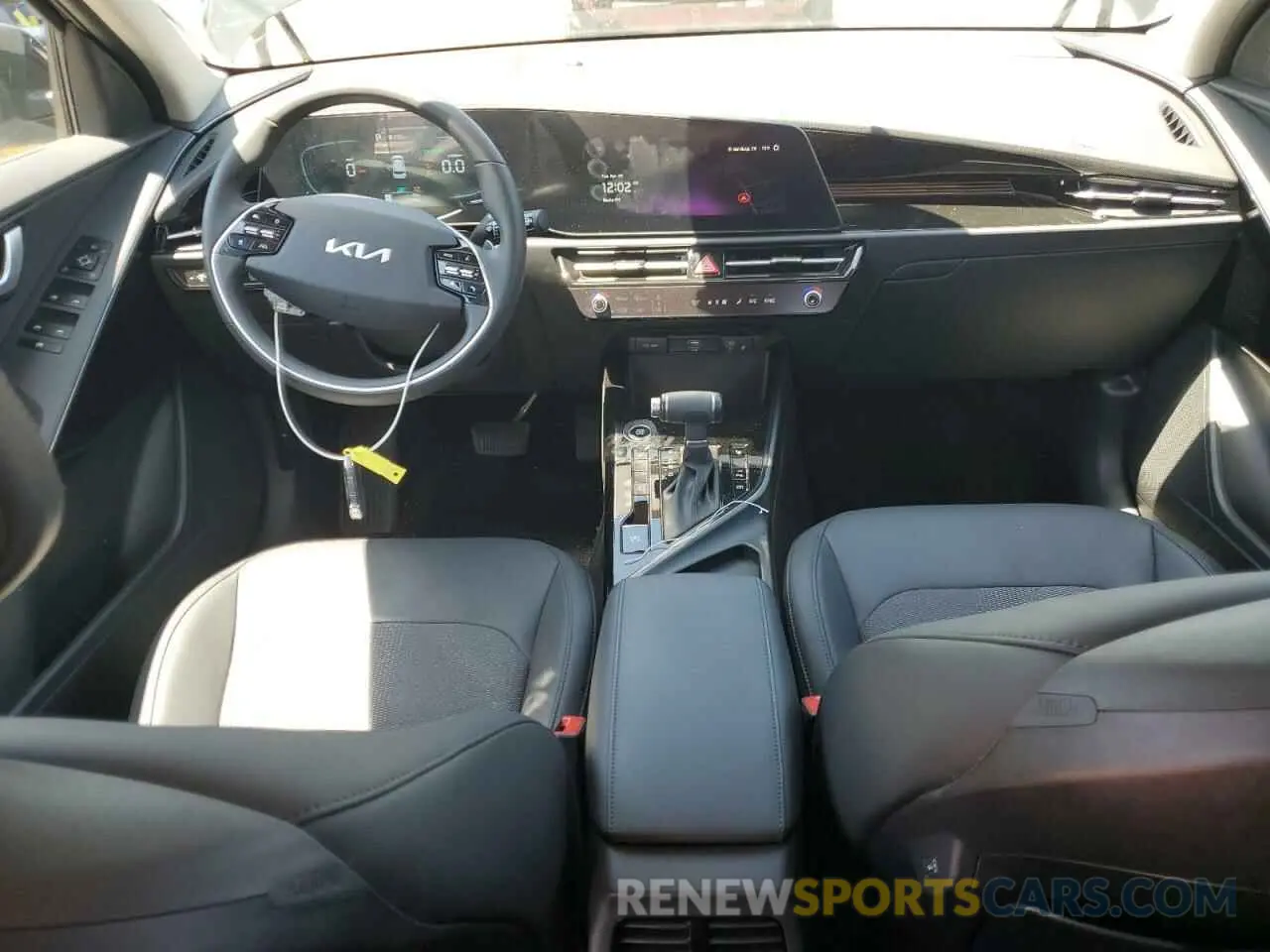 8 Photograph of a damaged car KNDCR3LE2S5238854 KIA NIRO 2025