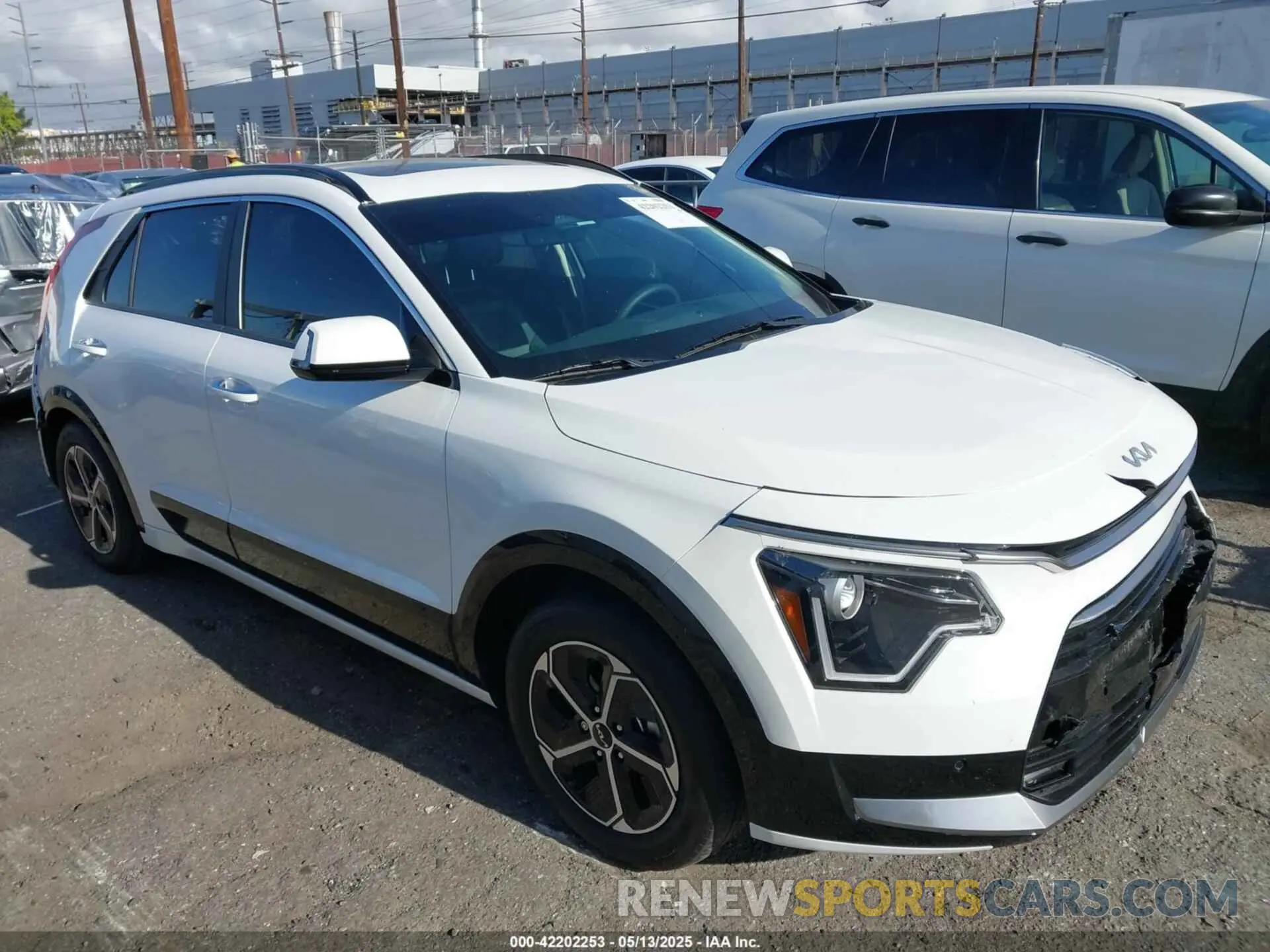 1 Photograph of a damaged car KNDCT3LE3S5219148 KIA NIRO 2025