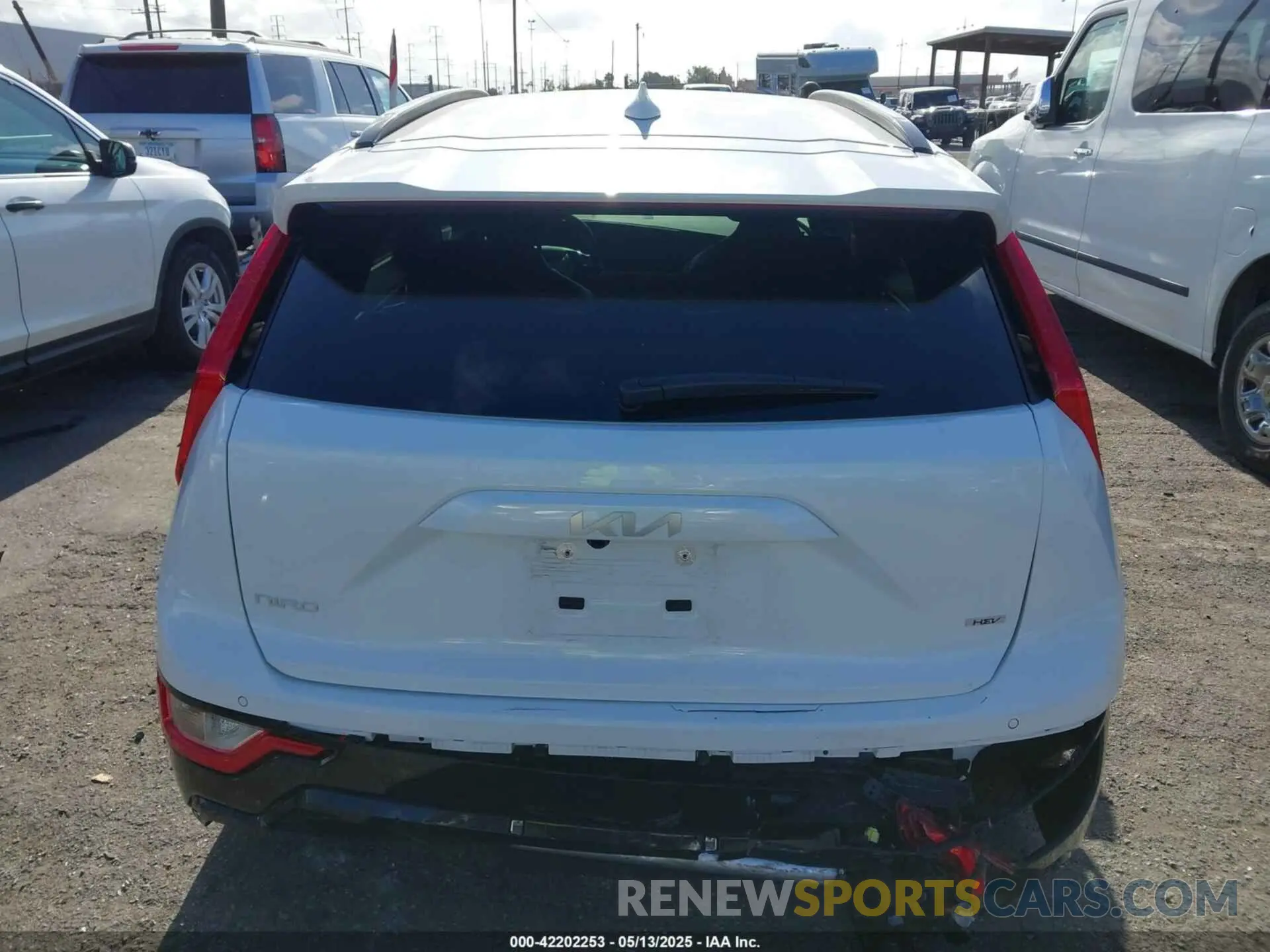 16 Photograph of a damaged car KNDCT3LE3S5219148 KIA NIRO 2025