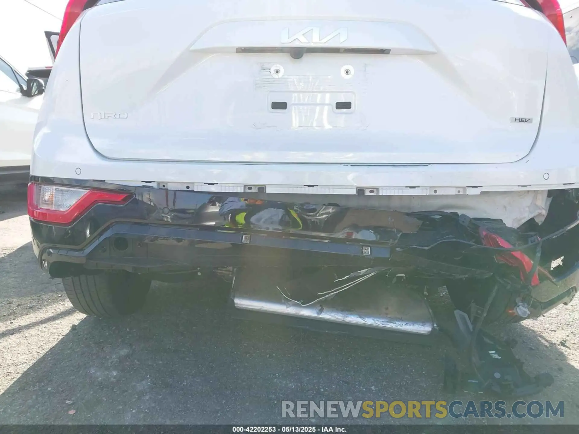 6 Photograph of a damaged car KNDCT3LE3S5219148 KIA NIRO 2025
