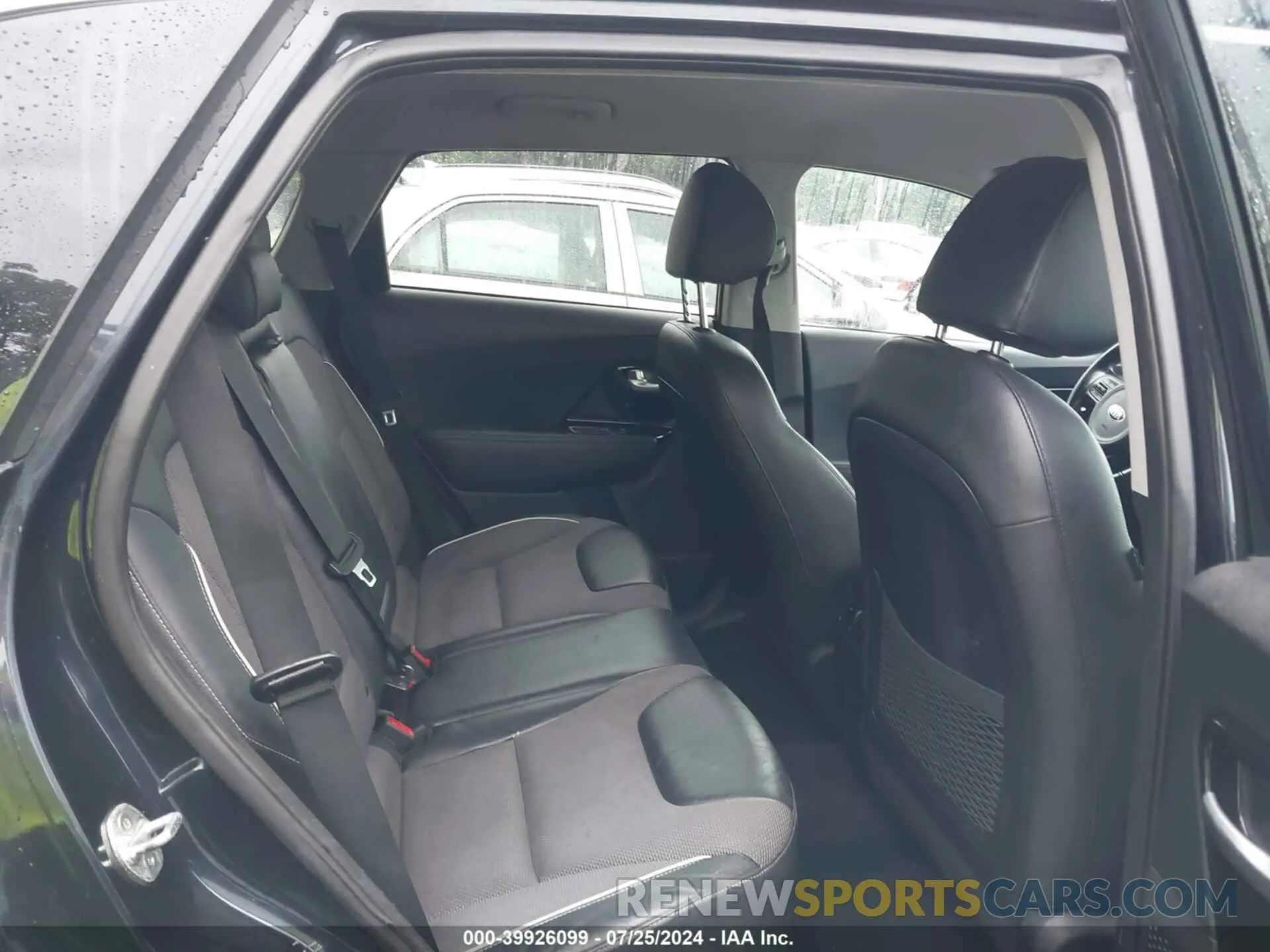 8 Photograph of a damaged car KNDCC3LG0K5024433 KIA NIRO EV 2019