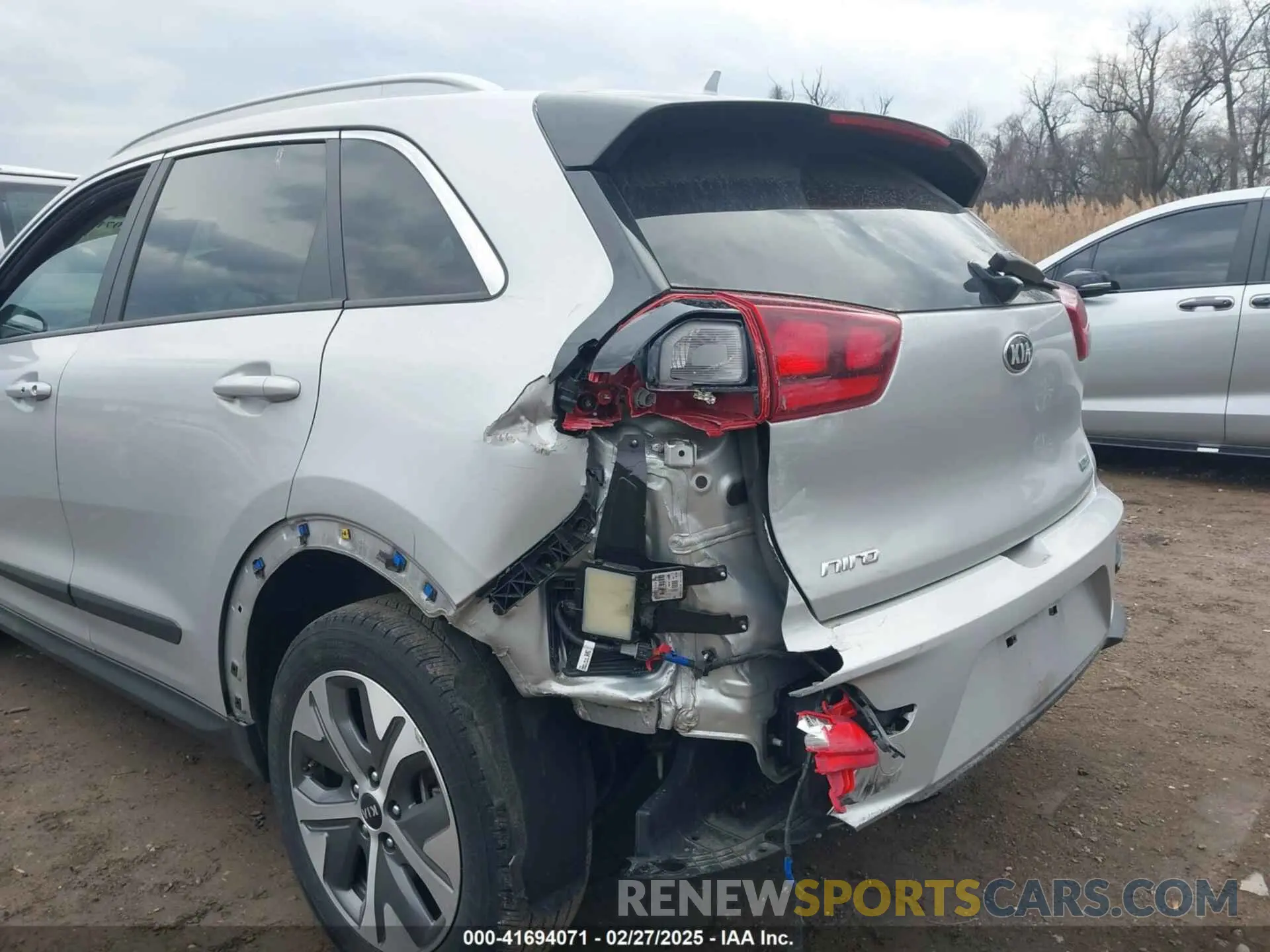 6 Photograph of a damaged car KNDCC3LGXL5076508 KIA NIRO EV 2020