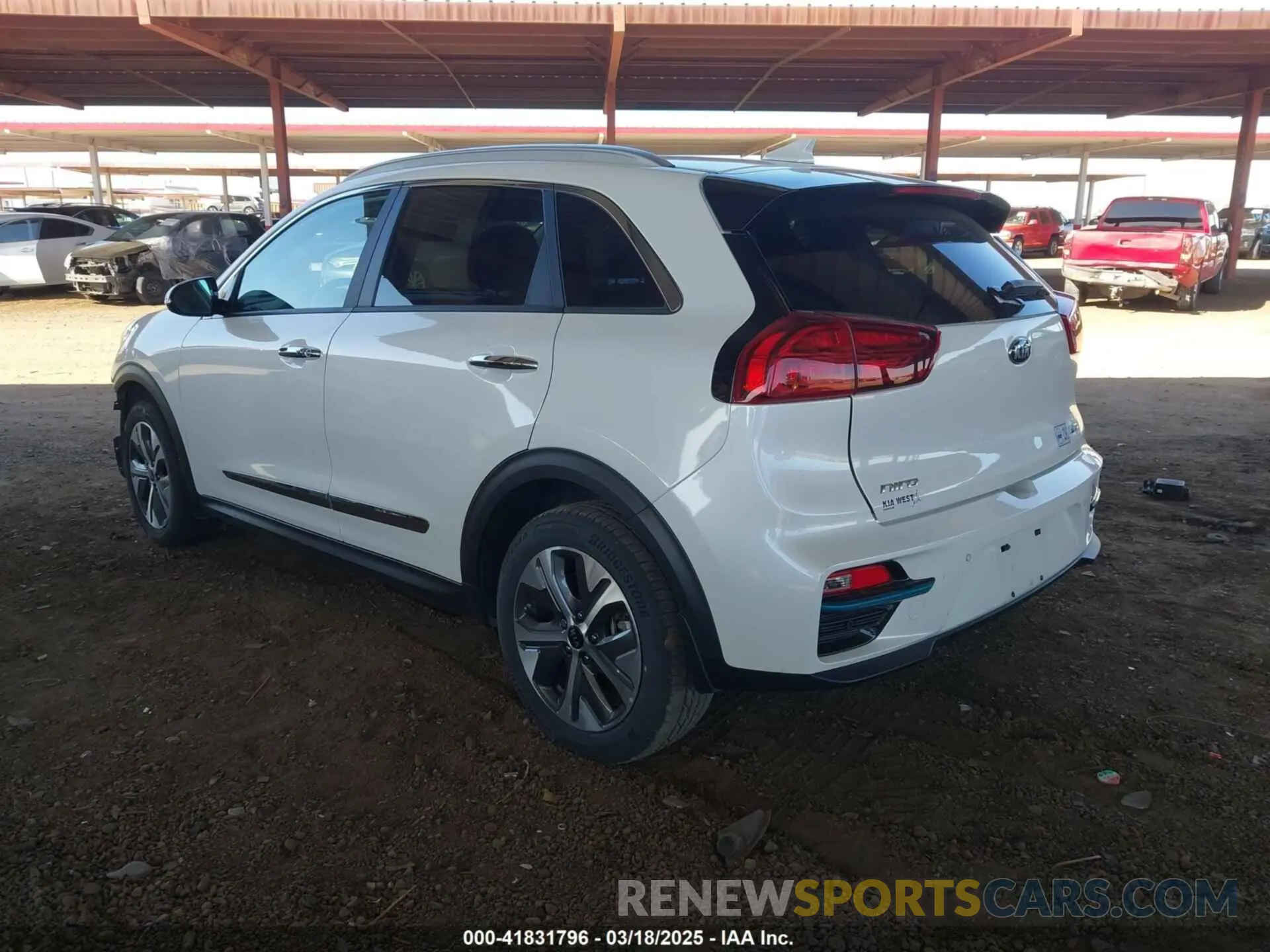3 Photograph of a damaged car KNDCE3LG2L5072673 KIA NIRO EV 2020
